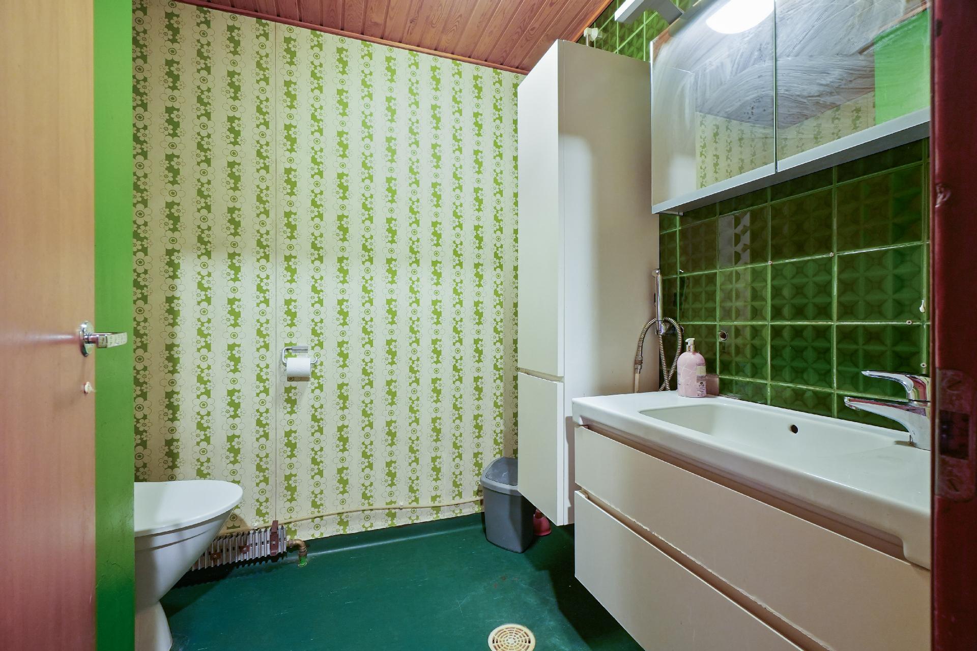 Kylpyhuone (yläkerta)