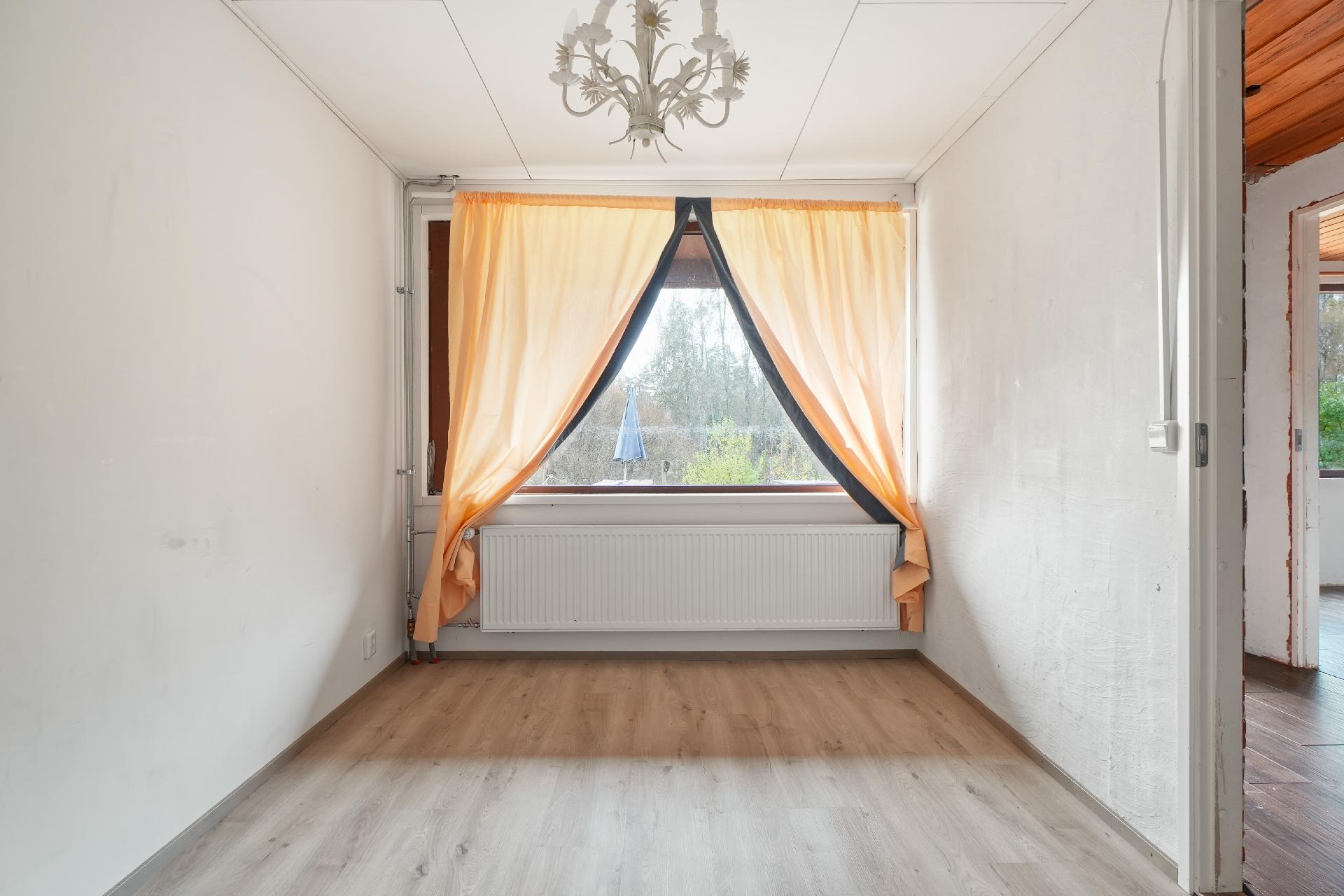 Makuuhuone 3 (alakerta)