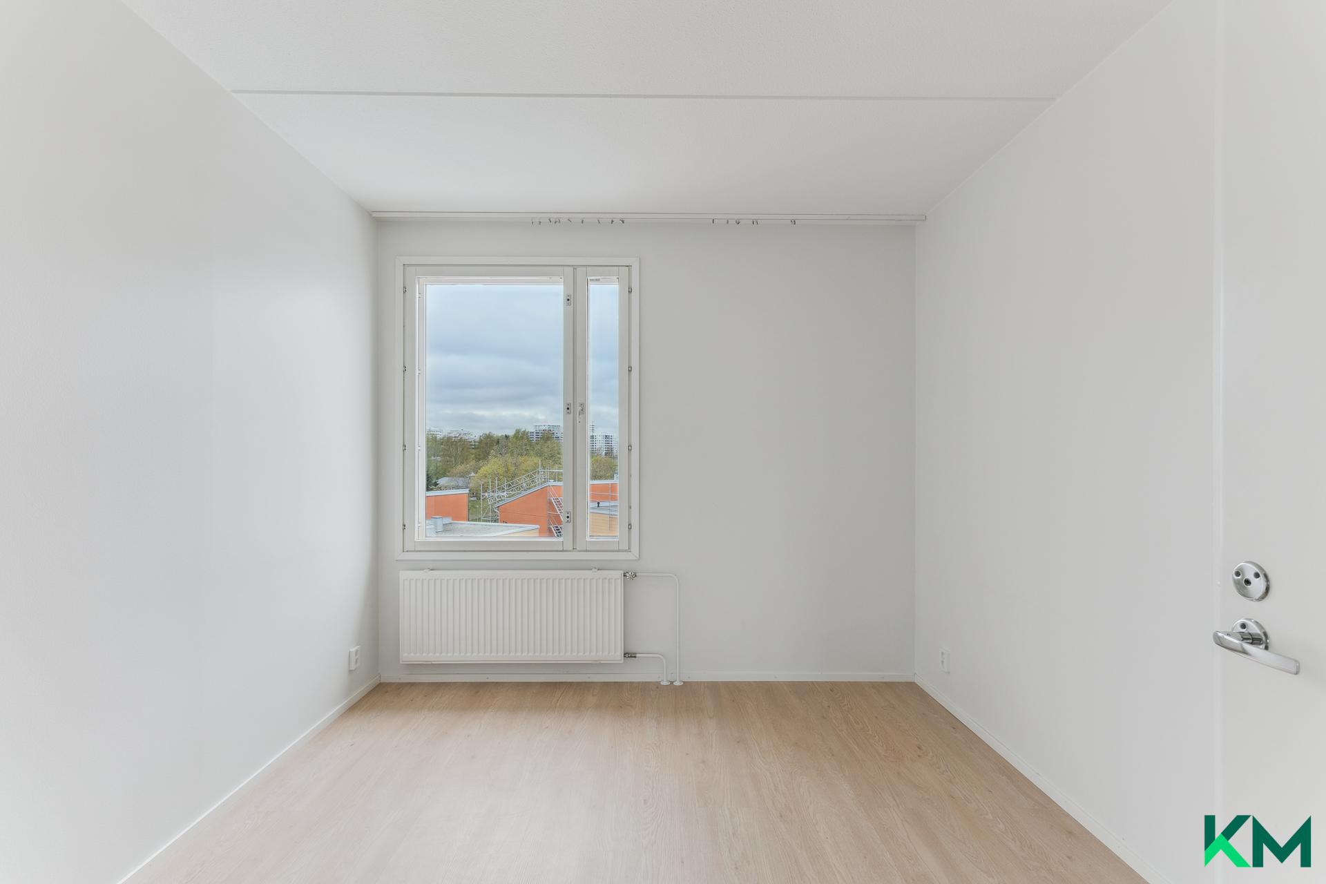 Pienempi makuuhuone toimii hienosti työ- tai vierashuoneena