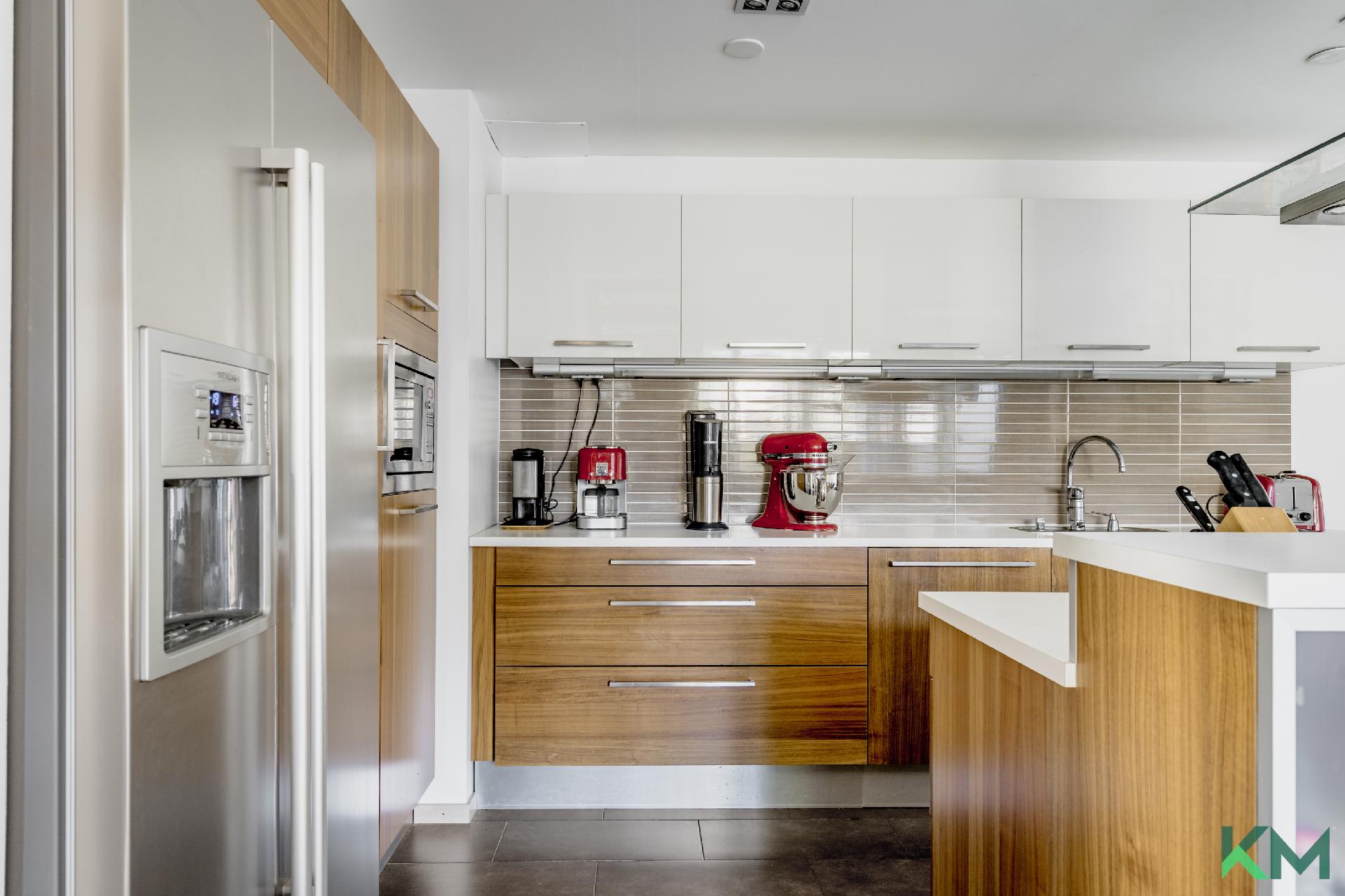 Hyvin varustellussa keittiössä on kiva tehdä ruokaa isollekin perheelle