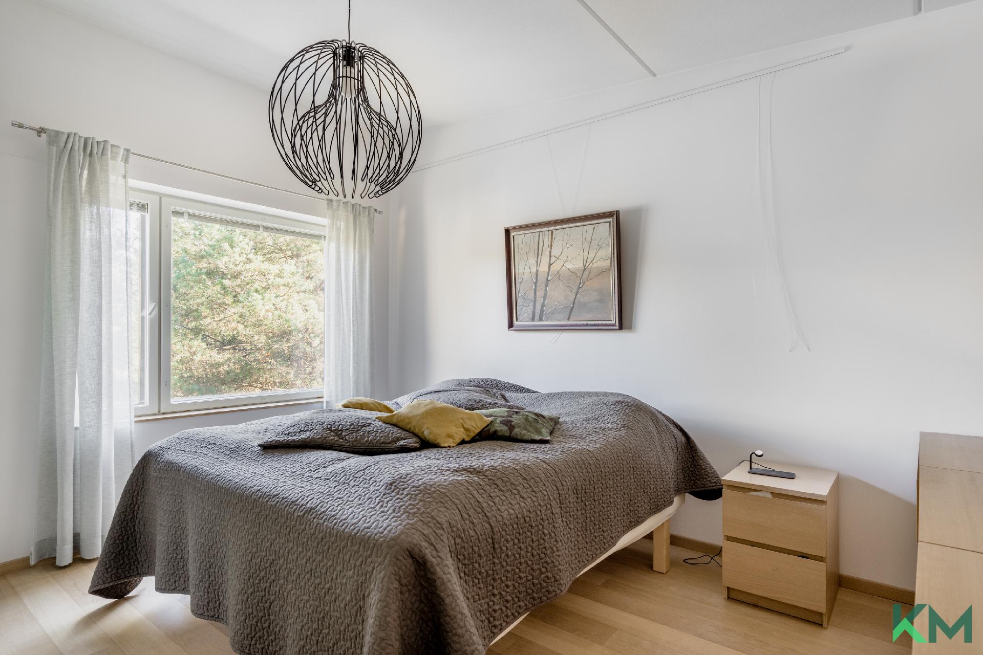 2-kerroksen toinen makuuhuone