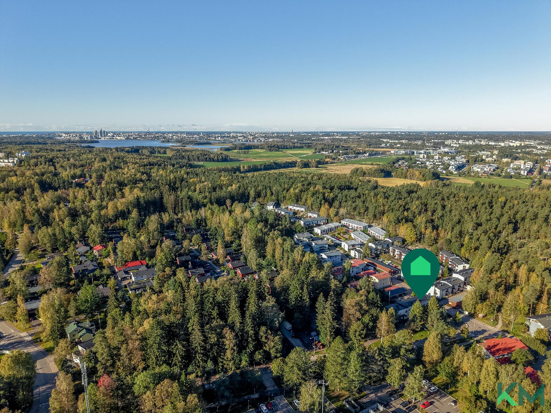 Hallainvuoren laajat ulkoilumaastot löytyvät vierestä