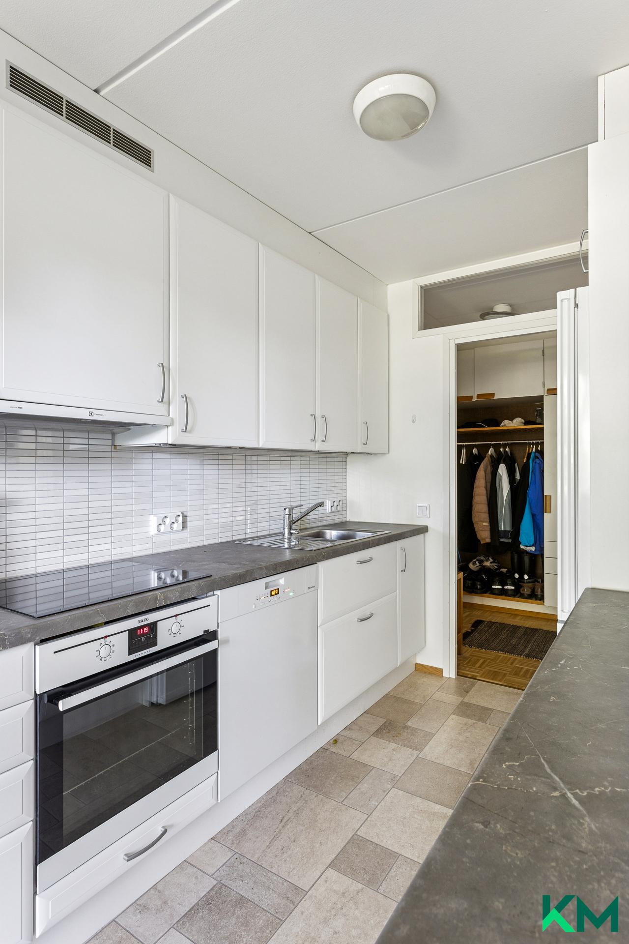 Suvikummunrinne 2, Tapiola, Espoo