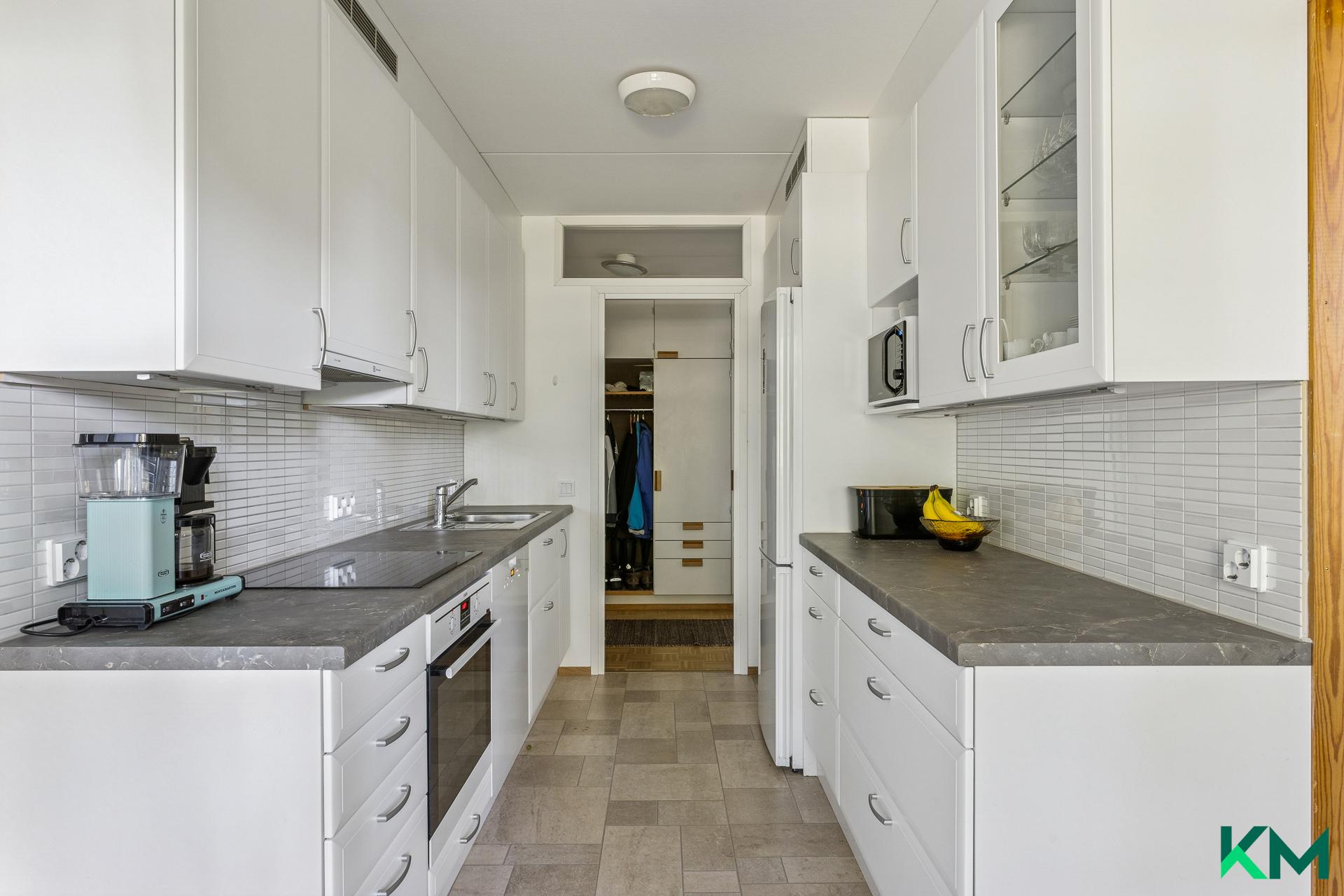 Suvikummunrinne 2, Tapiola, Espoo