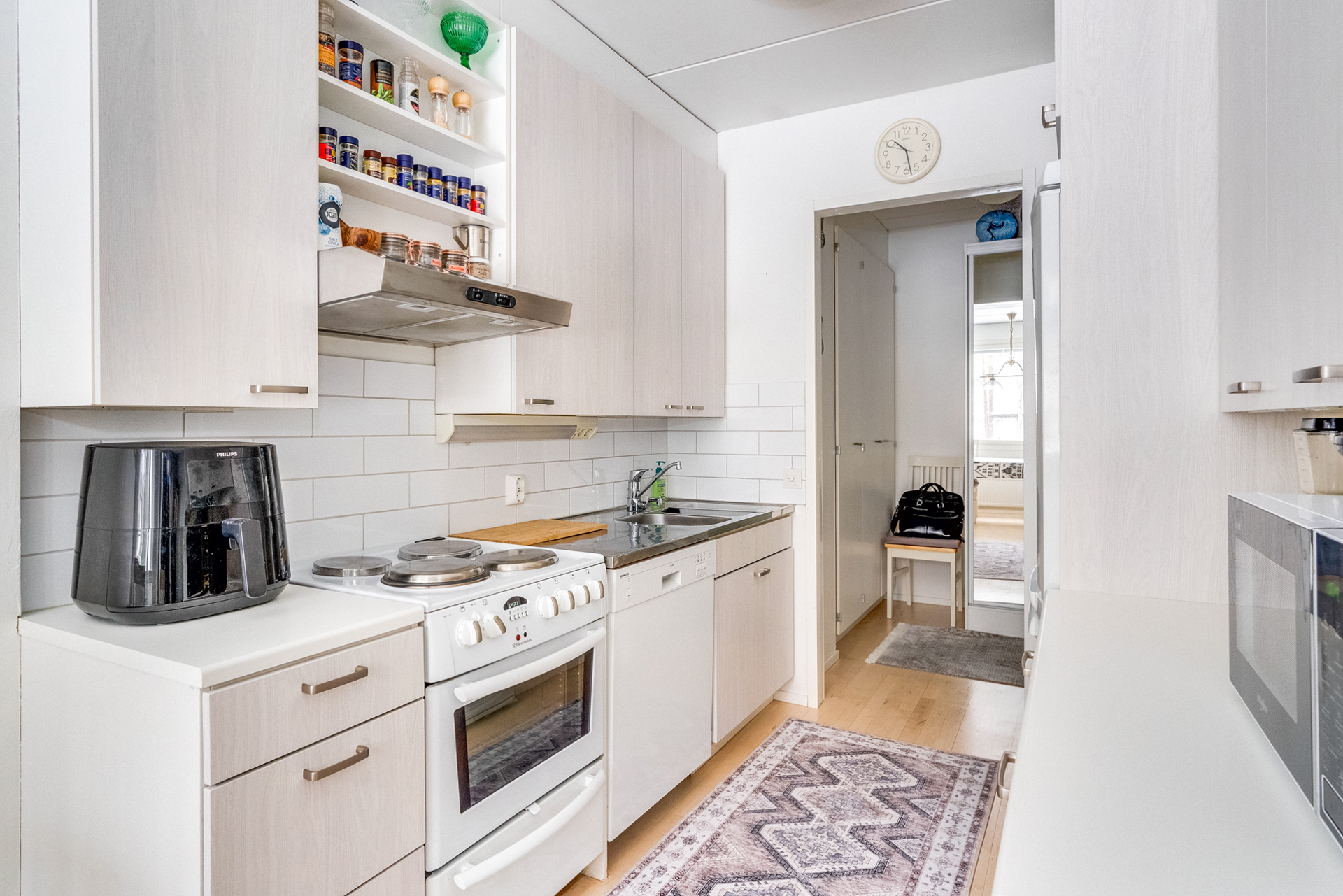 Keittiöstä löydät kaiken tarpeellisen.