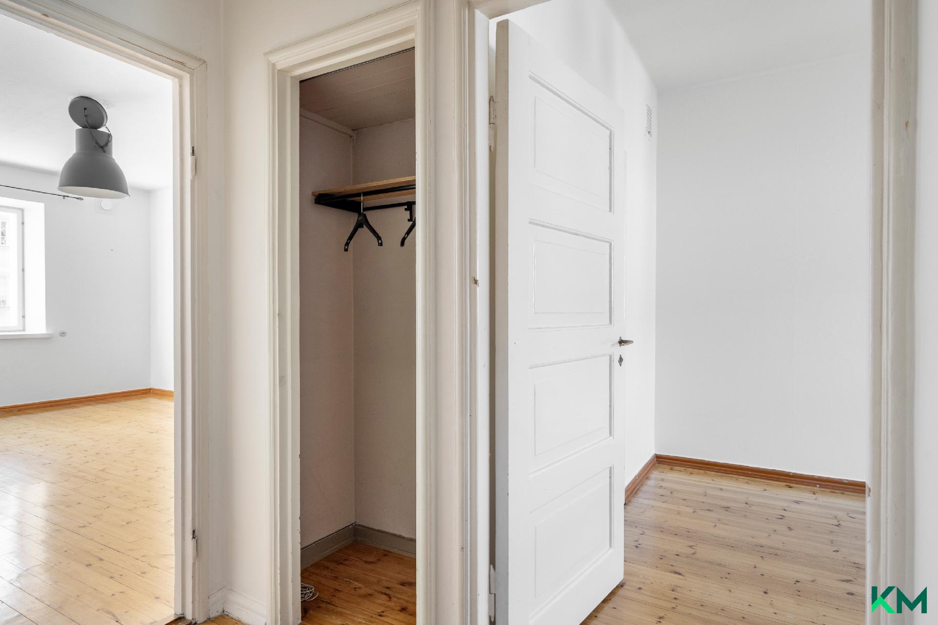 Kaappitila eteisessä