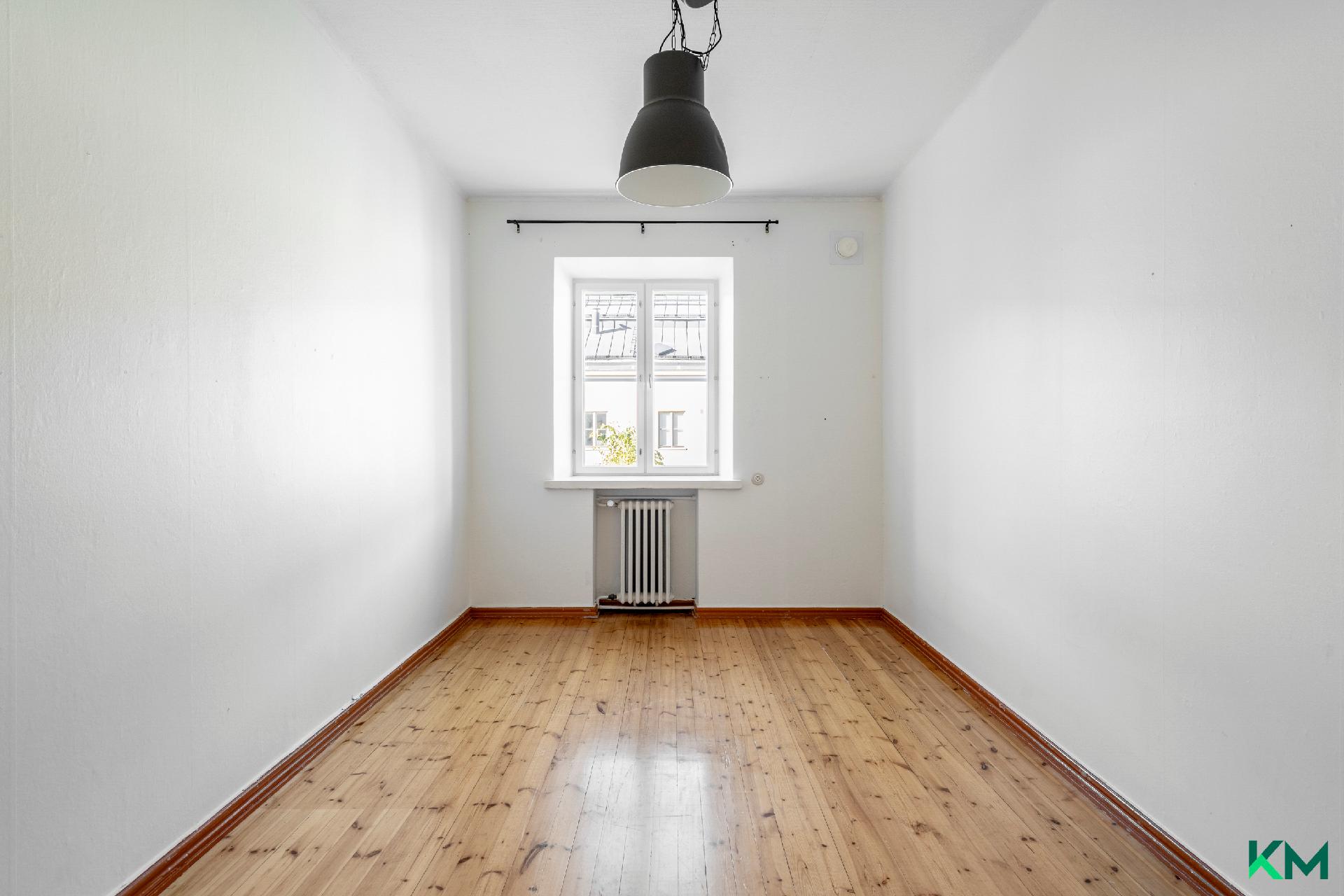 Makuuhuone sisäpihan suuntaan