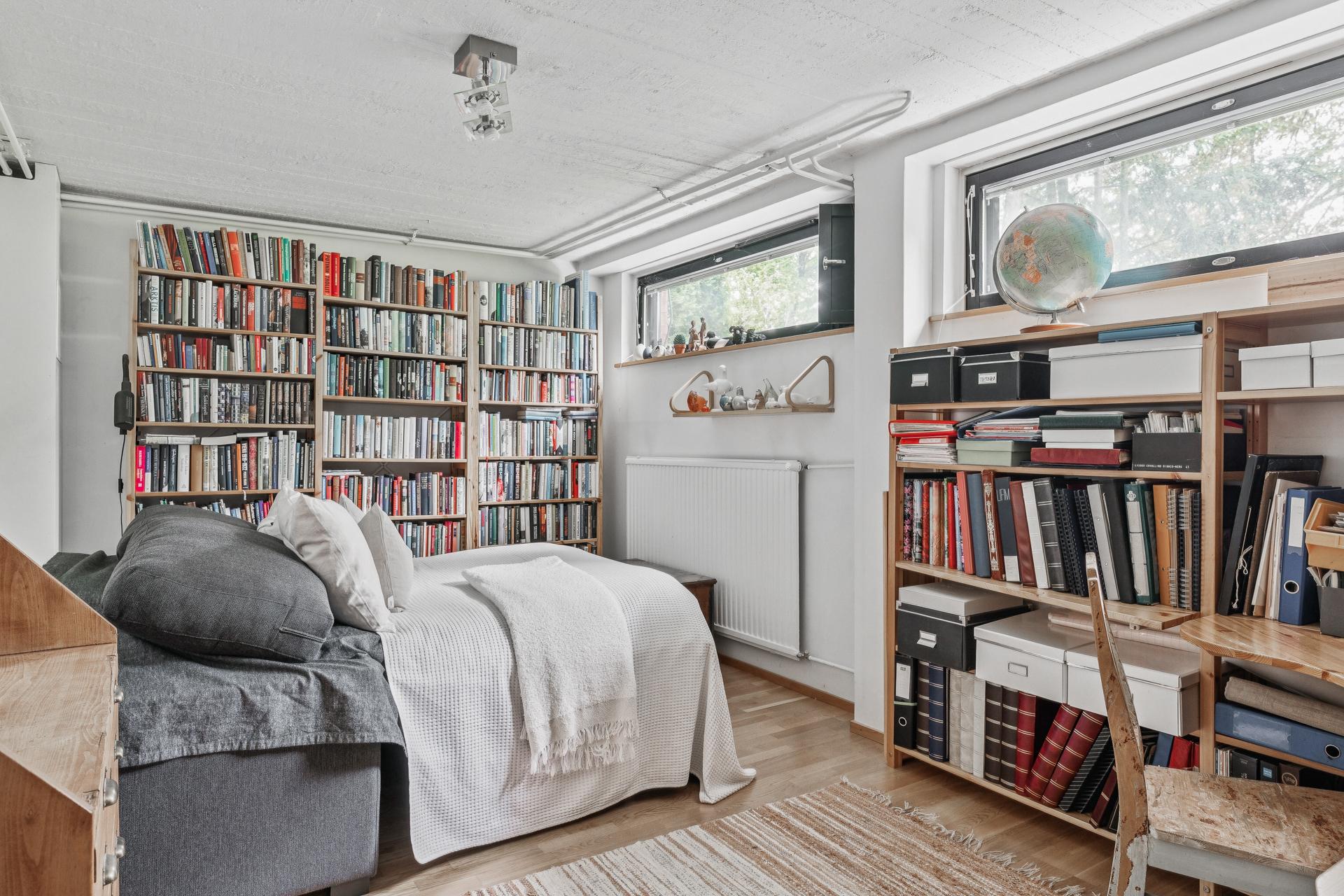 Alakerran vierashuone