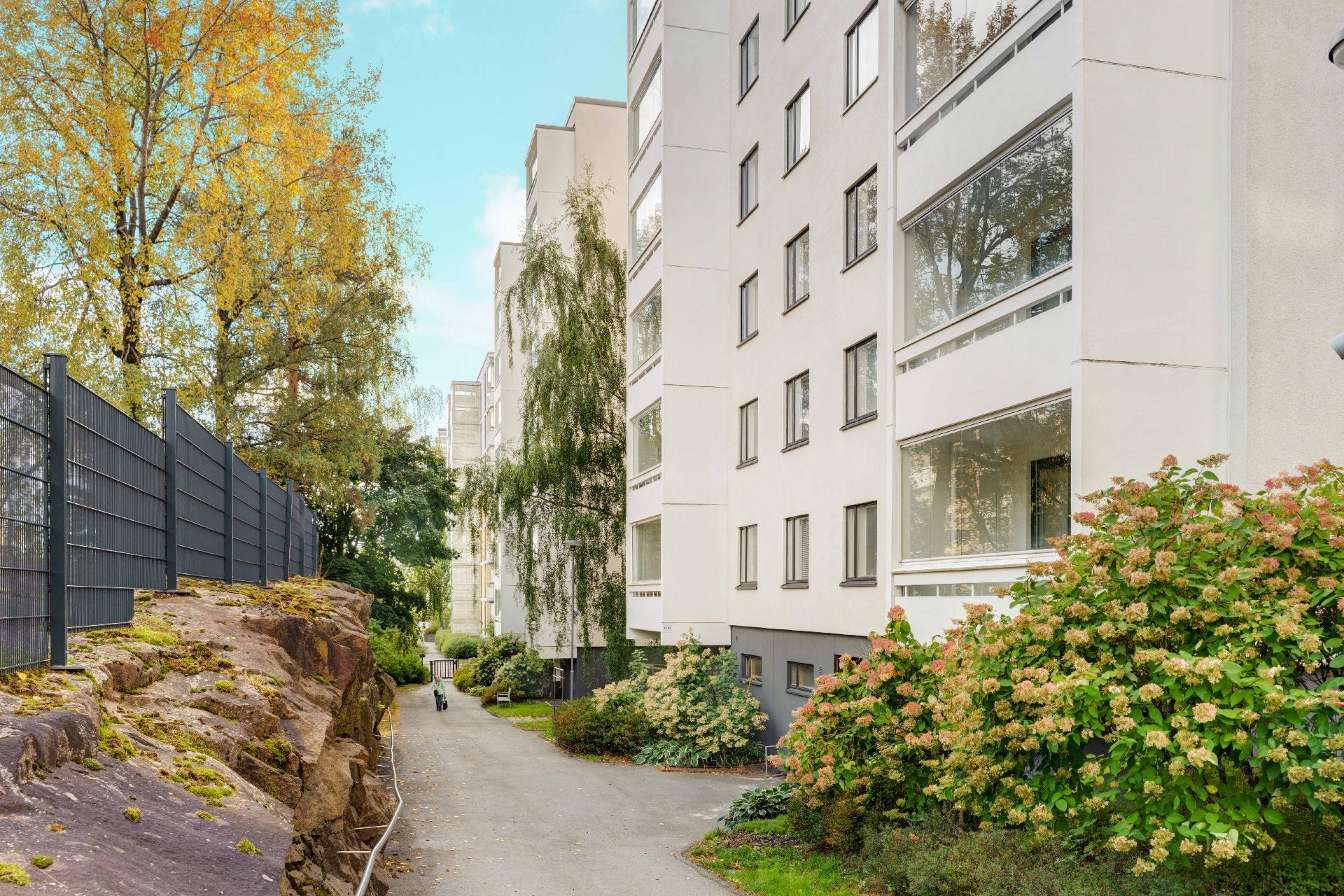 Täysikuu 10 B, Olari, Espoo