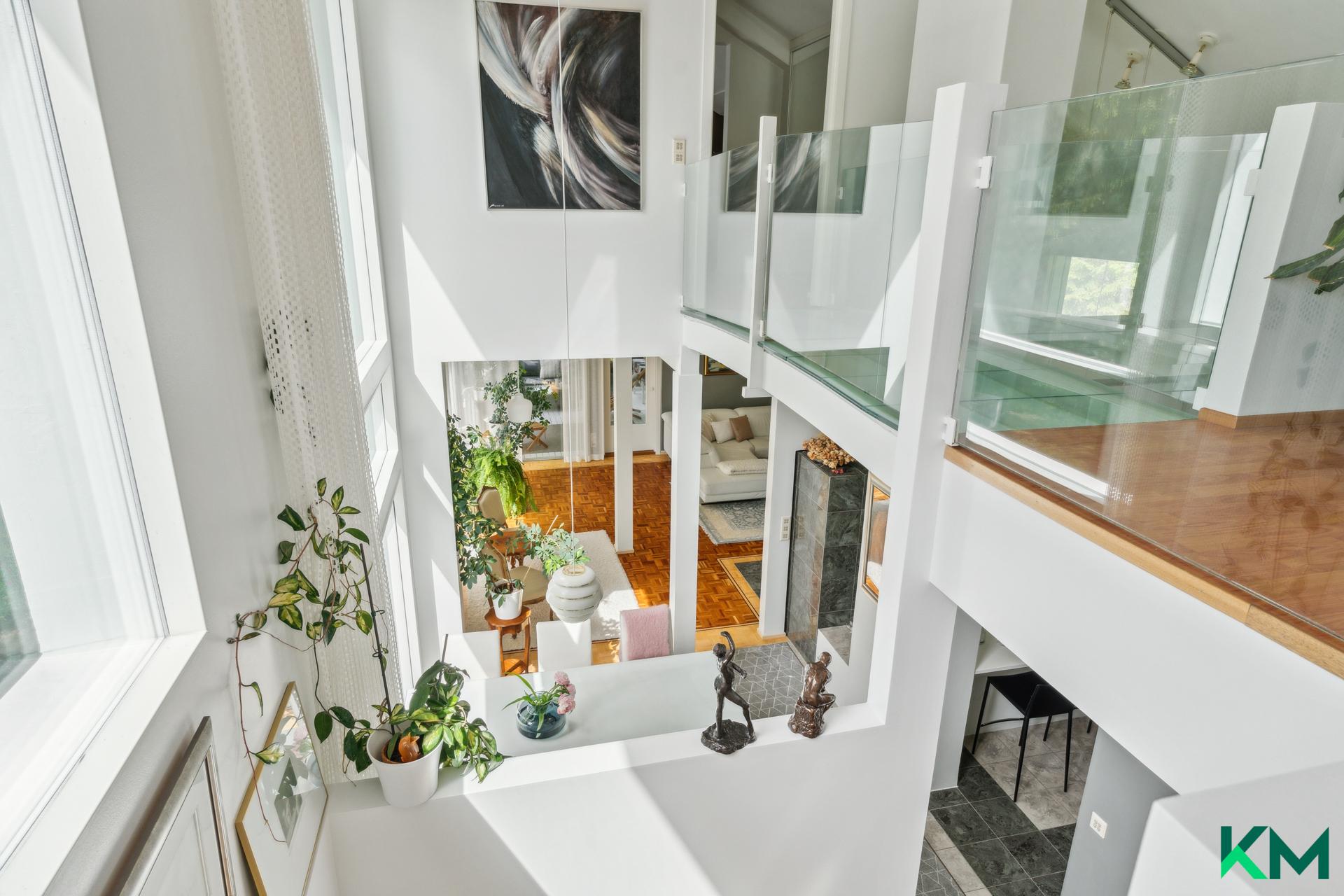 Näkymä portaiden yläpuolelta