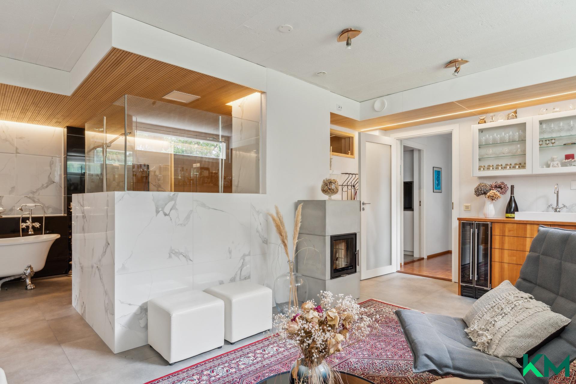 Alakerrasta löytyy upea spa-osasto, josta löytyy pieni baari