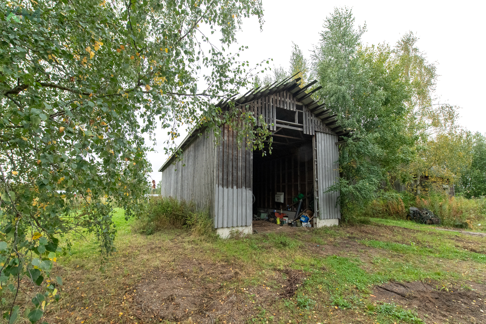 Maapohjainen konesuojahalli
