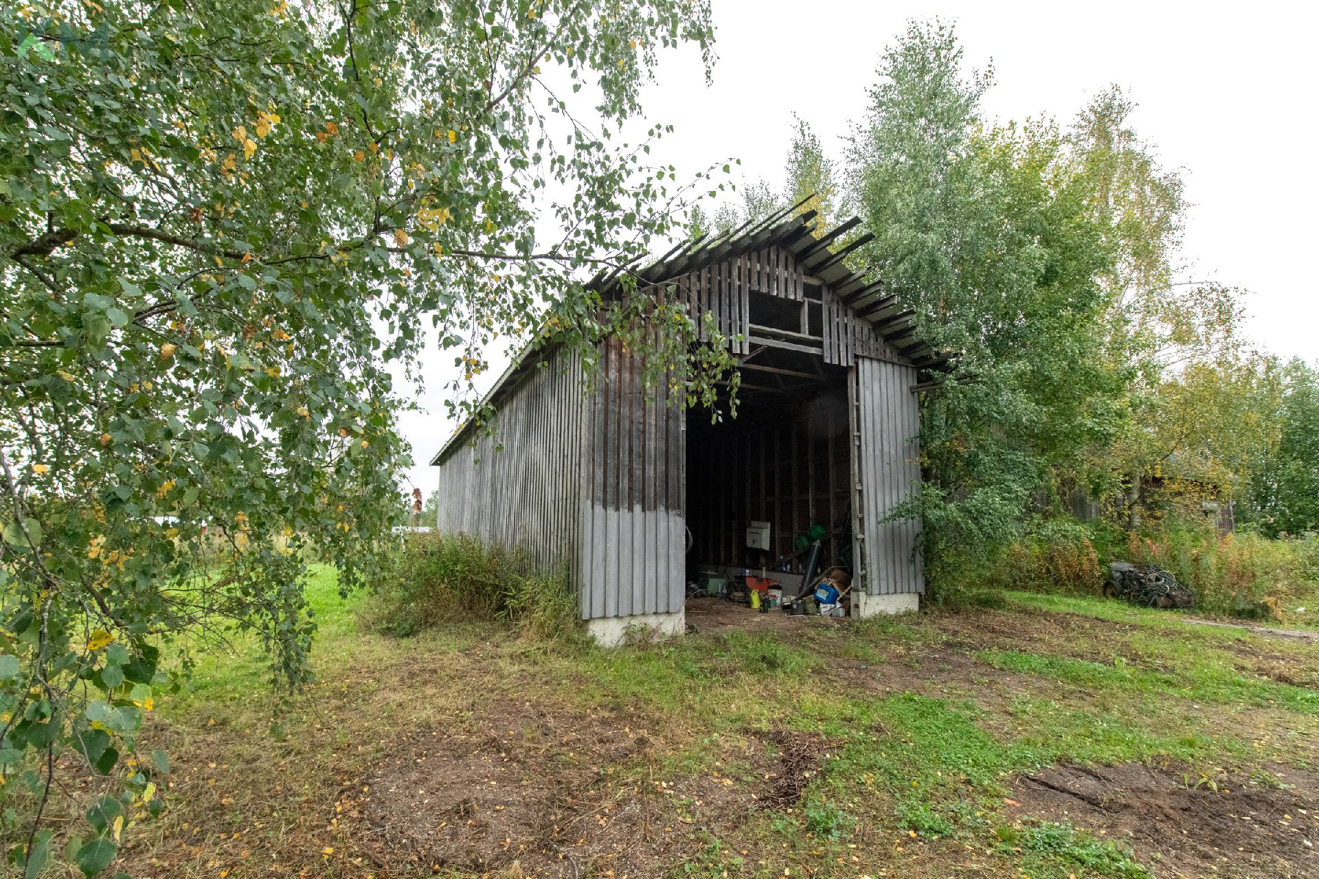 Maapohjainen konesuojahalli