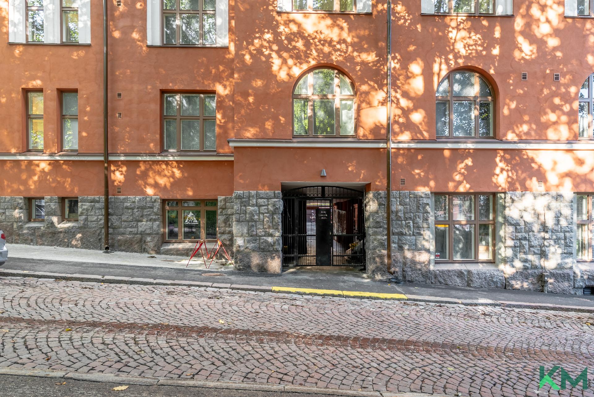 Sisäänkäynti Kaikukujalta