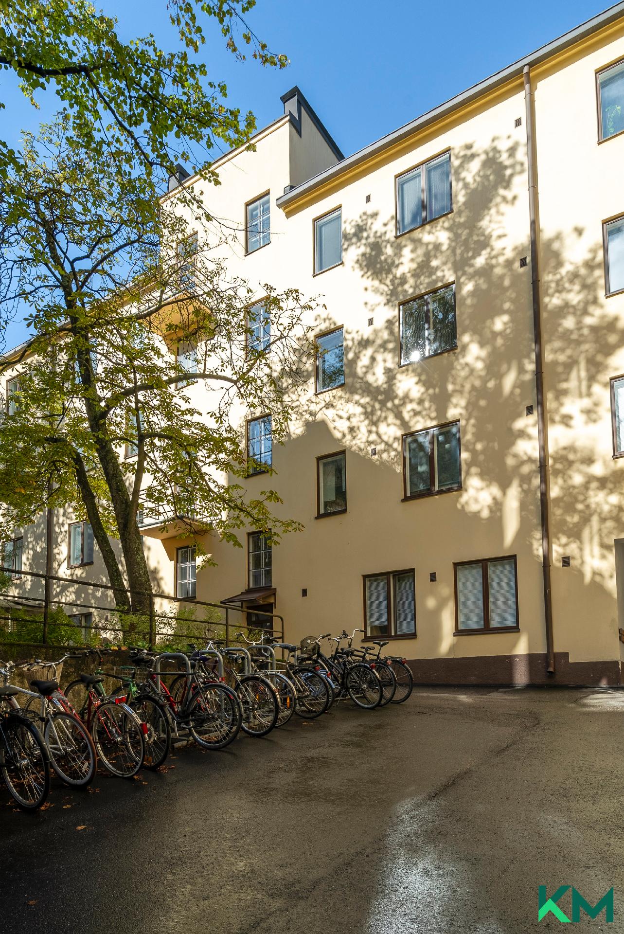 Sisäpihalla onnistuu myös polkupyörien sälytys