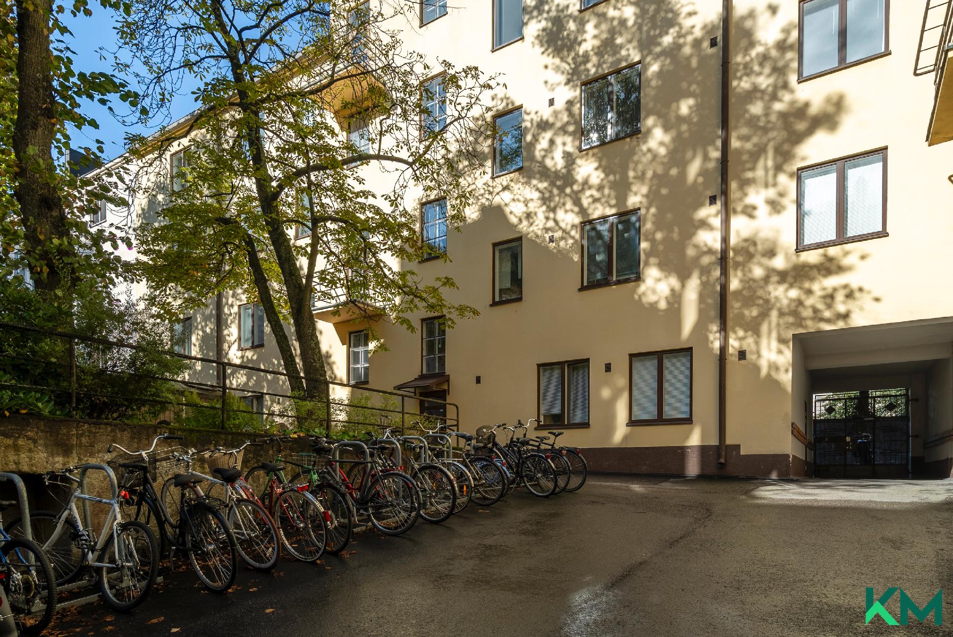 Julkisivu sisäpihalta