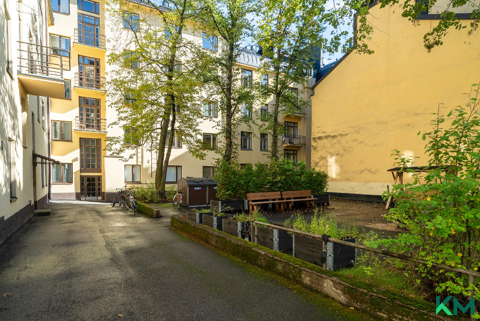 Rauhaisa ja viihtyisä sisäpiha