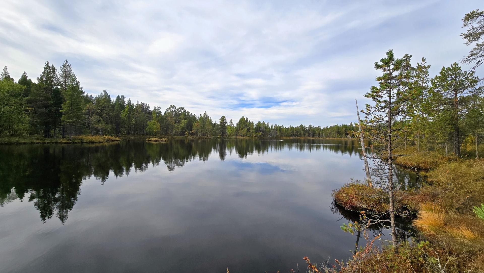 Lammen itälaidalta länsilaidalle päin katsottuna.