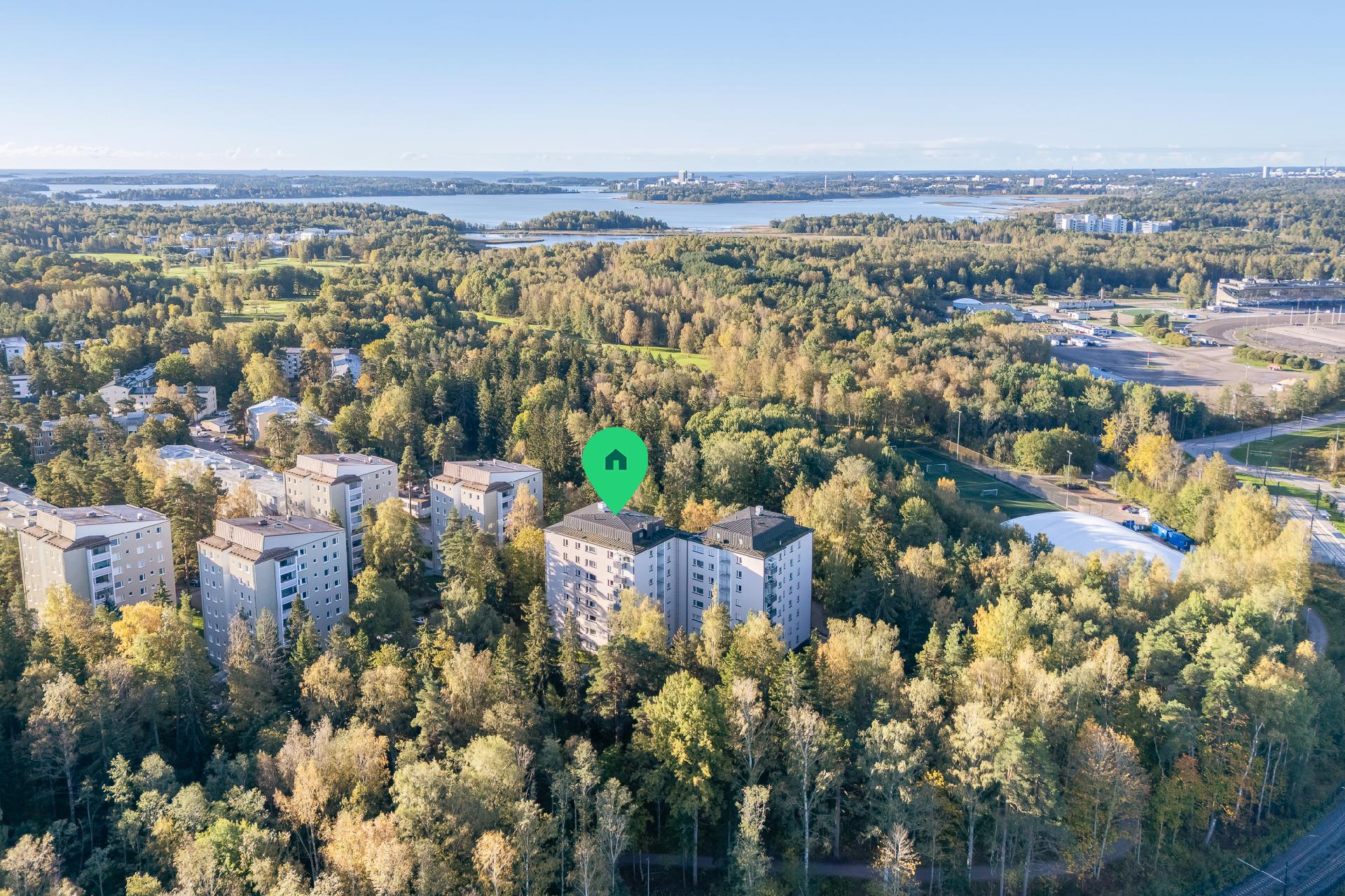 Upea alue asua lunto ja Helsinkin ydin keskusta hyvien yhteyksien ulottuvilla.