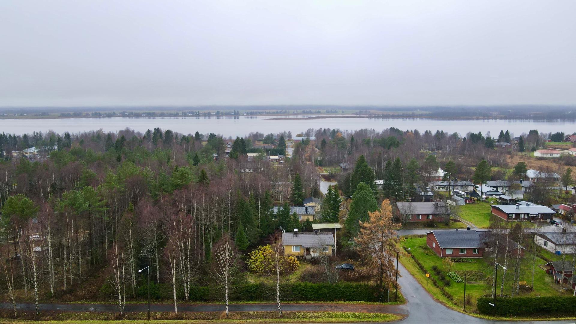 Tornionjoen ranta lähellä