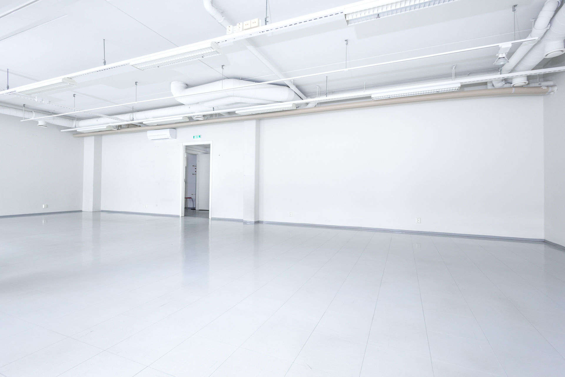 korkea monikäyttöinen liiketila