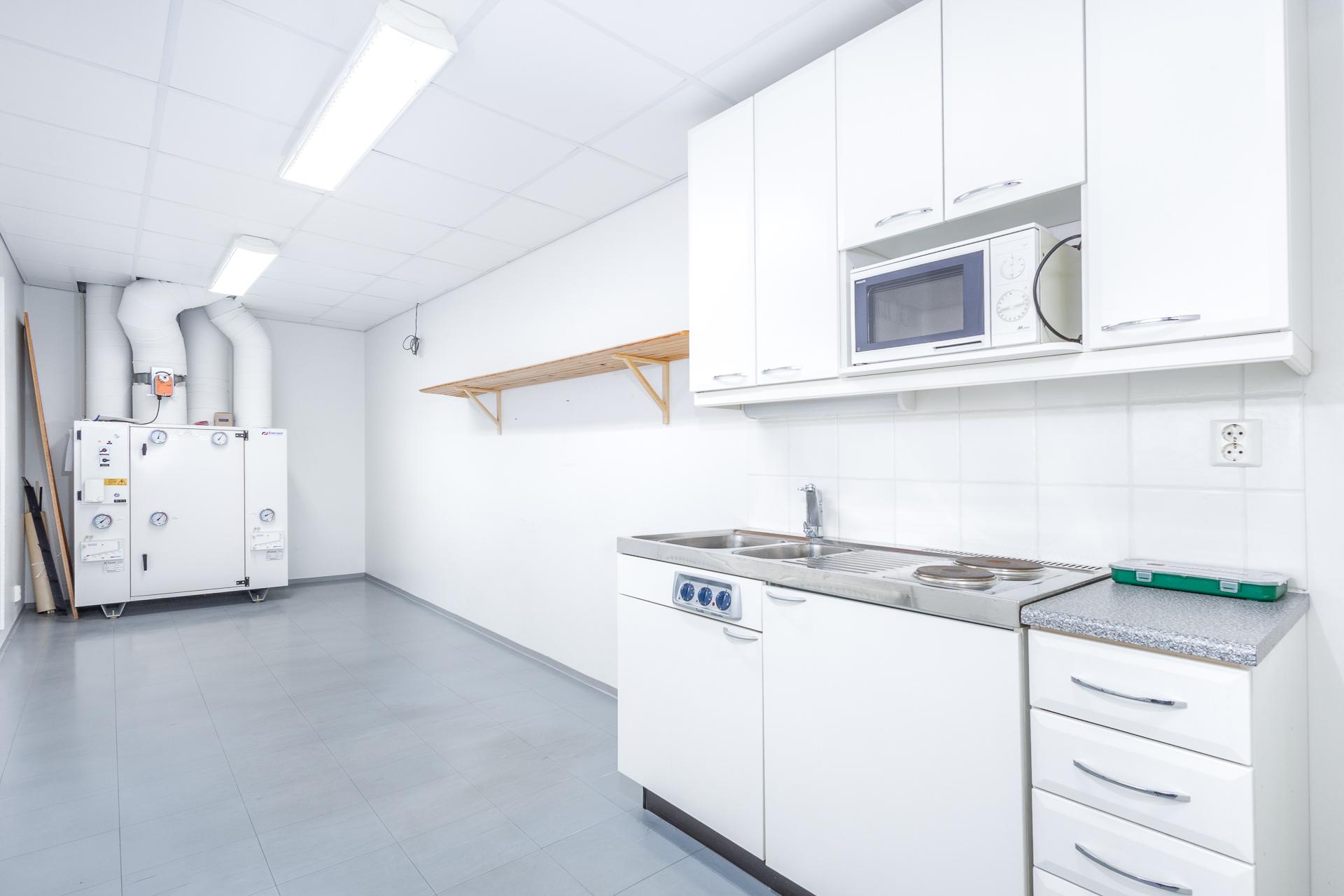 minikeittiö ja takatila