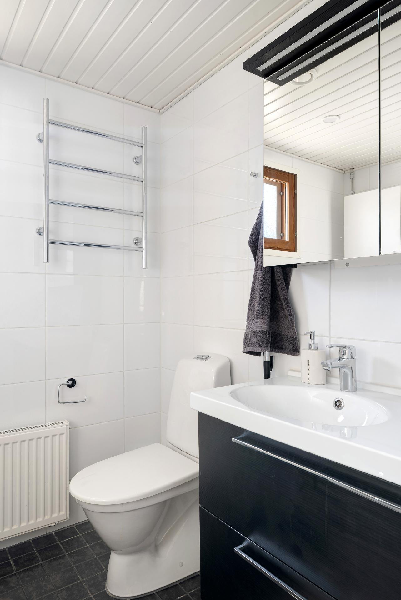 Erillinen wc ja kodinhoitotila