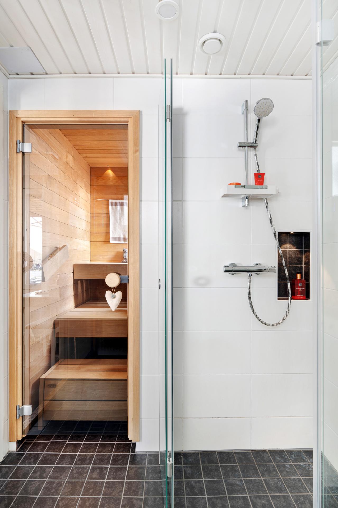 Sauna- ja suihkutilat uusittu 2016