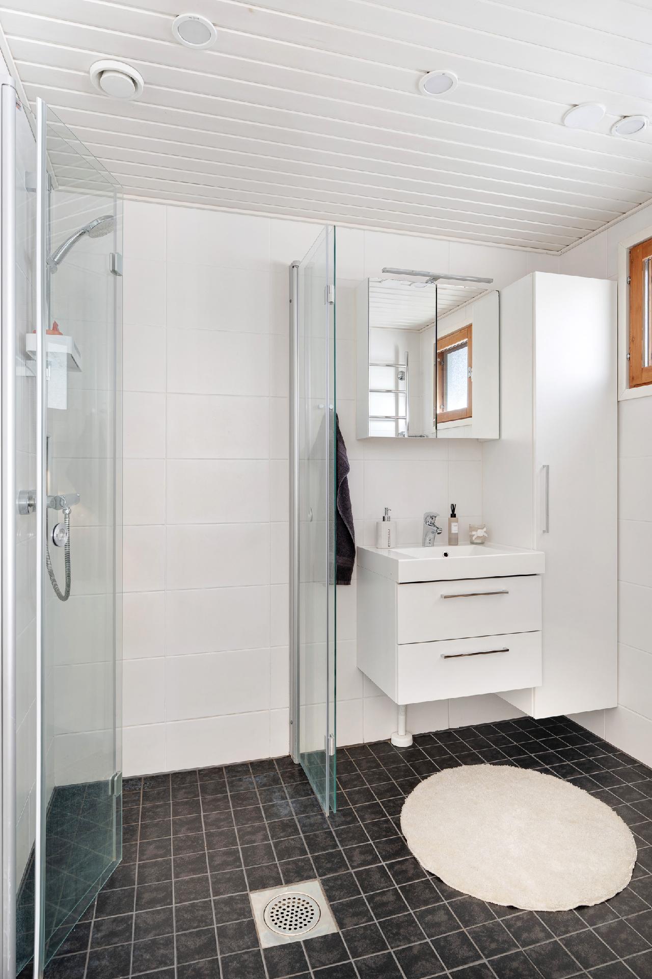 Sauna- ja suihkutilat uusittu 2016