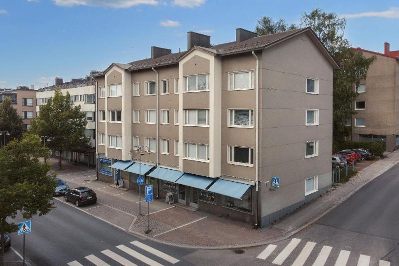Keskustan vaaleasävyinen yksiö vuokrattavana. 