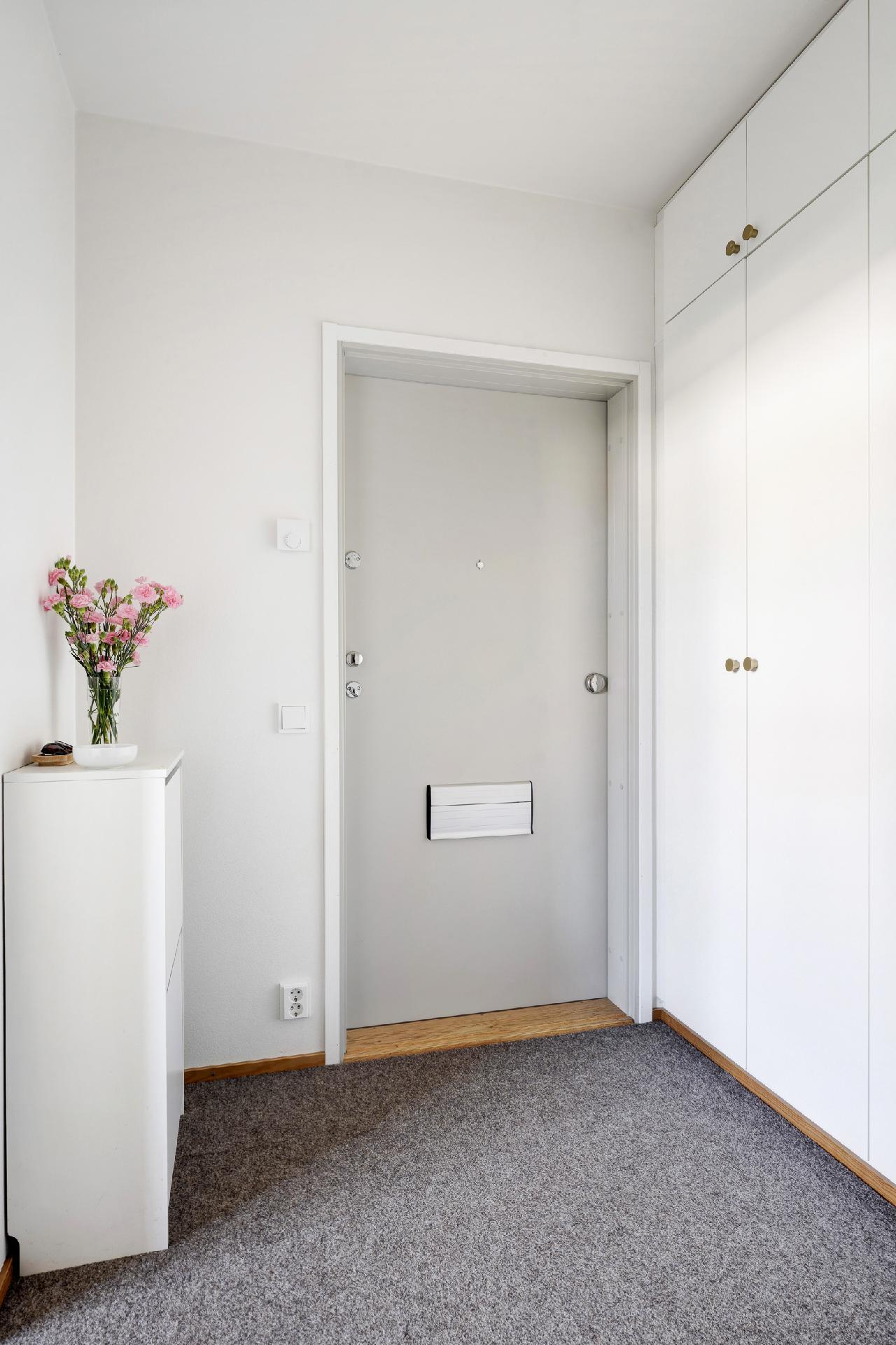 Alakerran sisäänkäynti