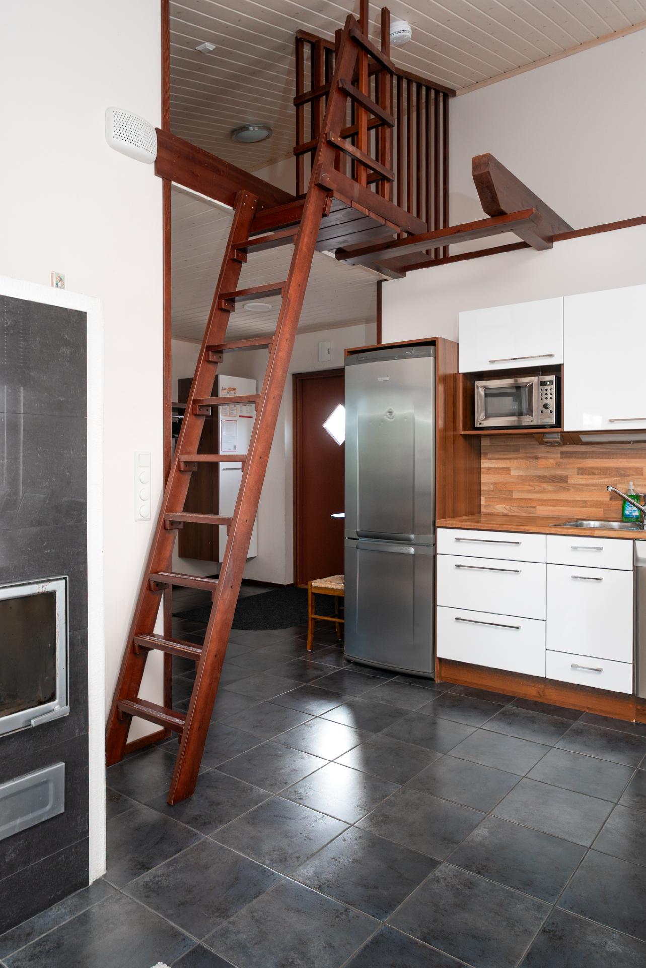 portaat keittiöstä parvelle