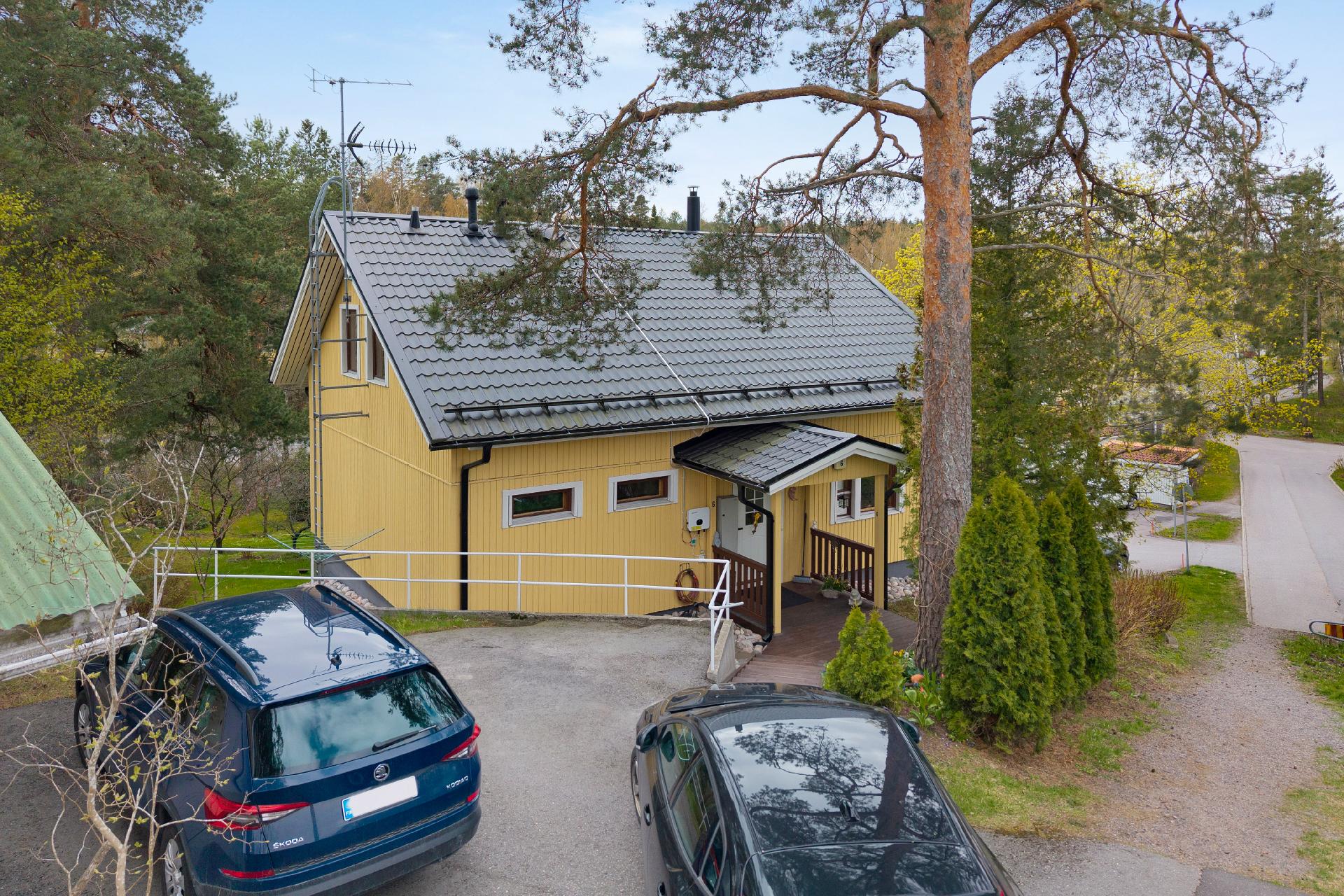 Puolarkujan sisäänkäynti on päättyvän tien päässä.