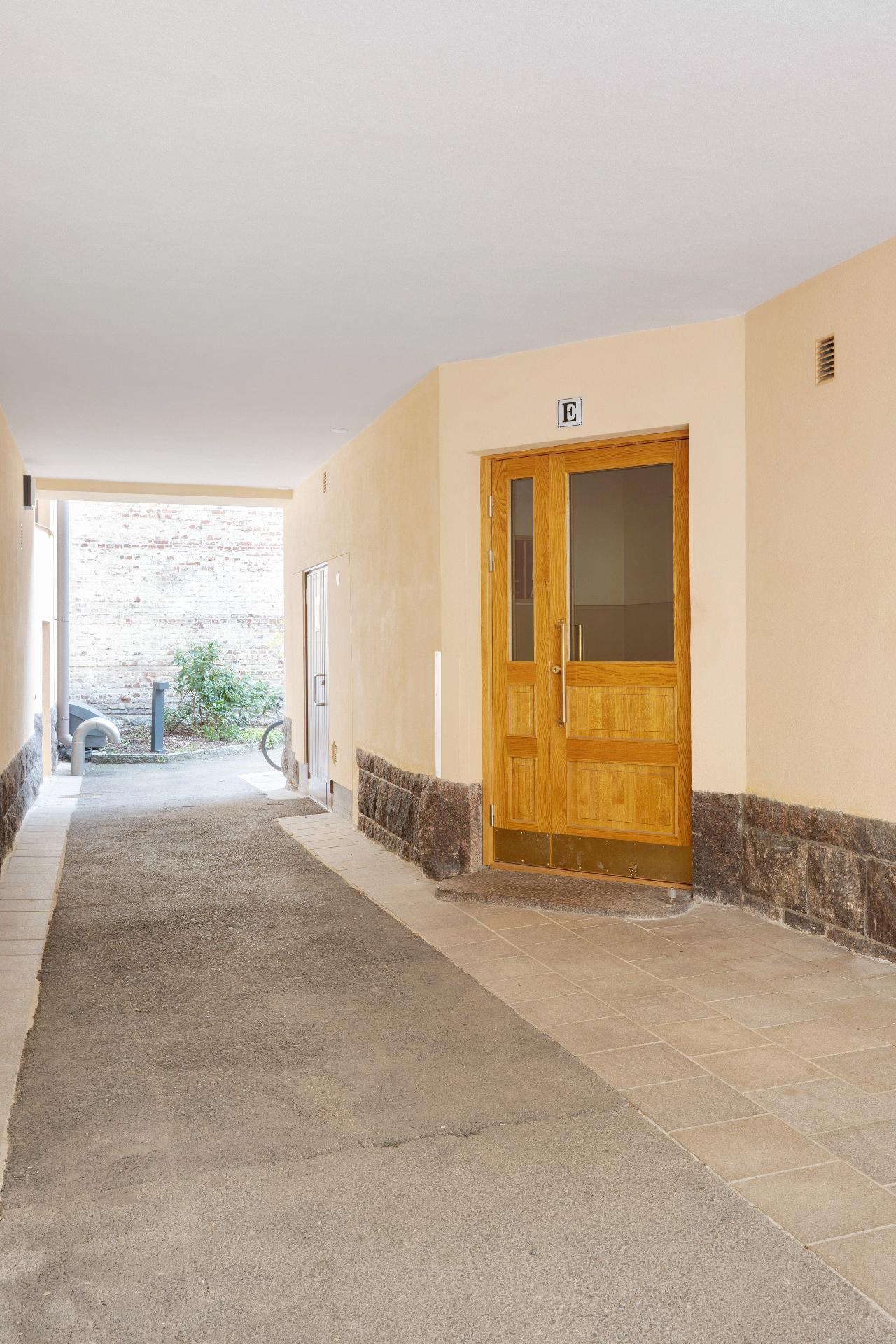 Sisäpihalta kotirappuun