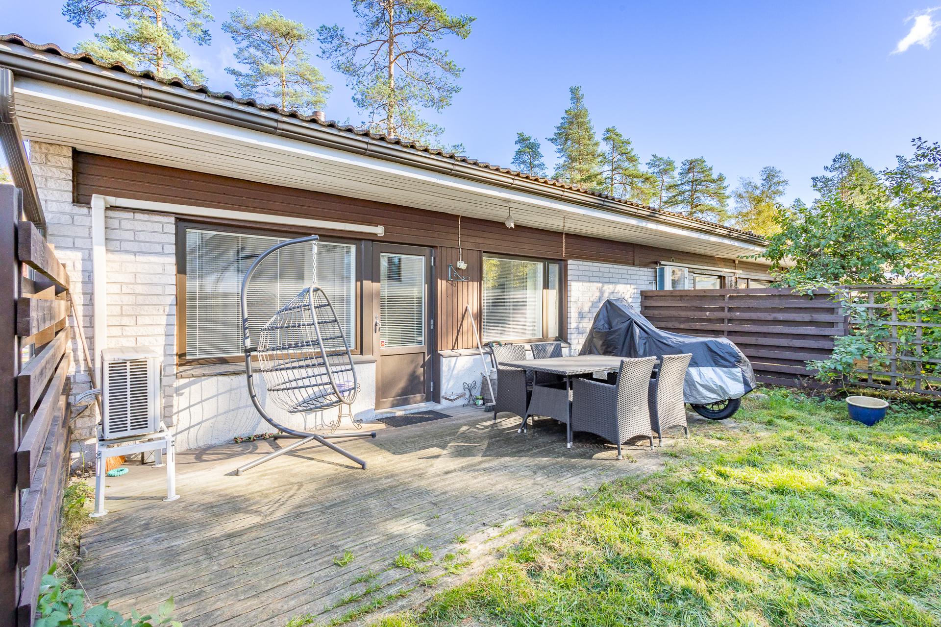 Kytäjänkatu 10-12, Kirjavatolppa, Hyvinkää