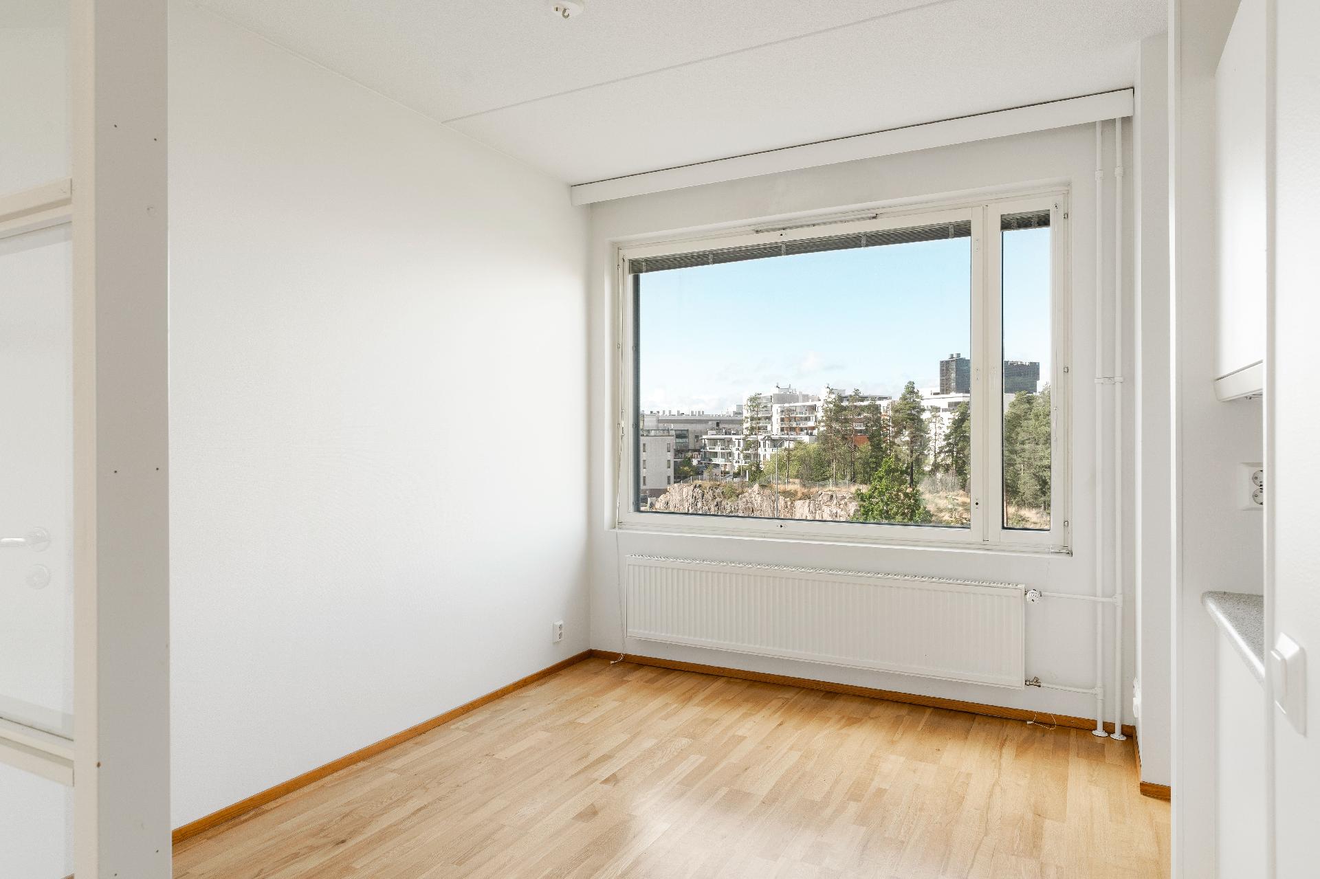 Keittiön yhteydessä ruokailutila.