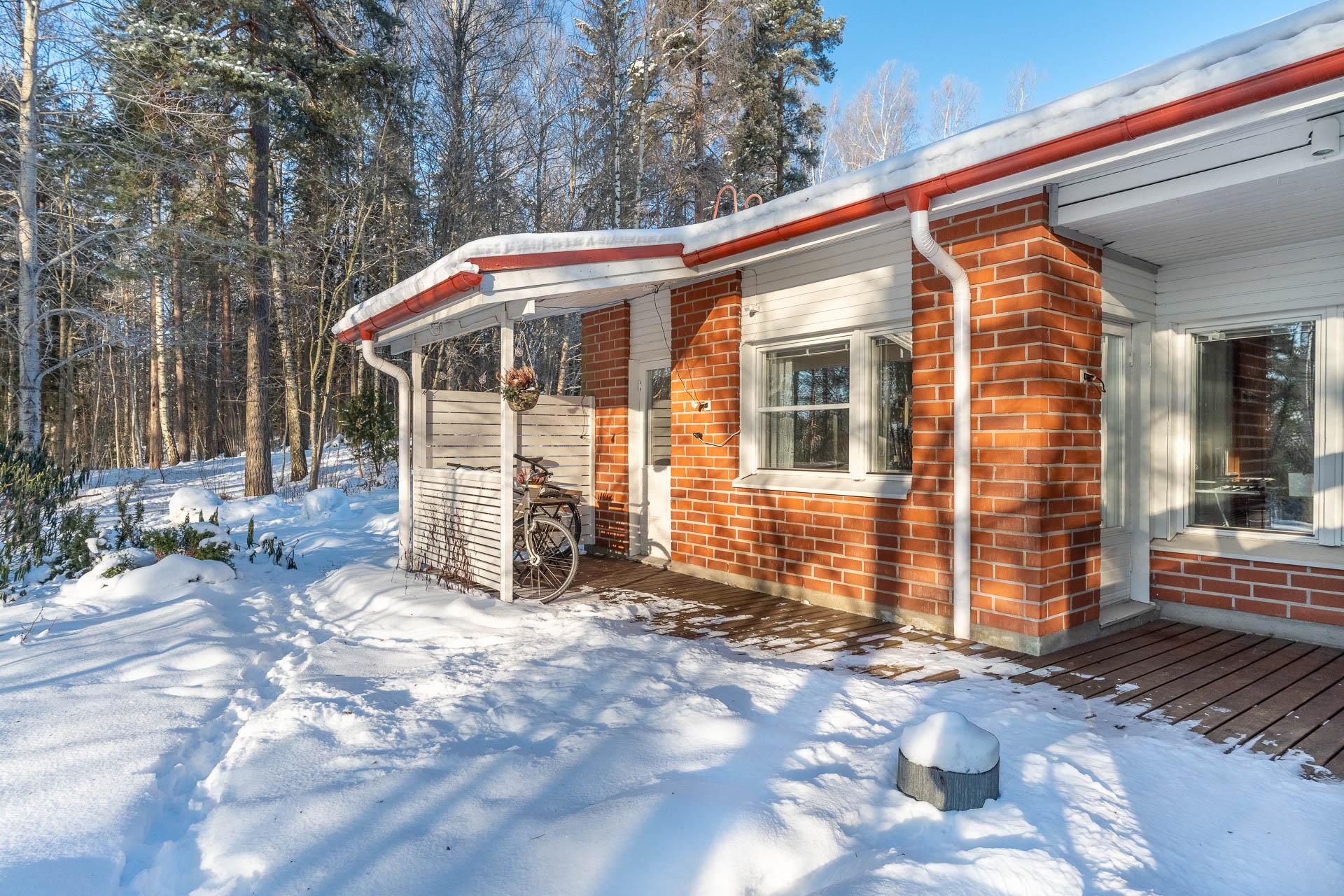 näkymä takaterassille