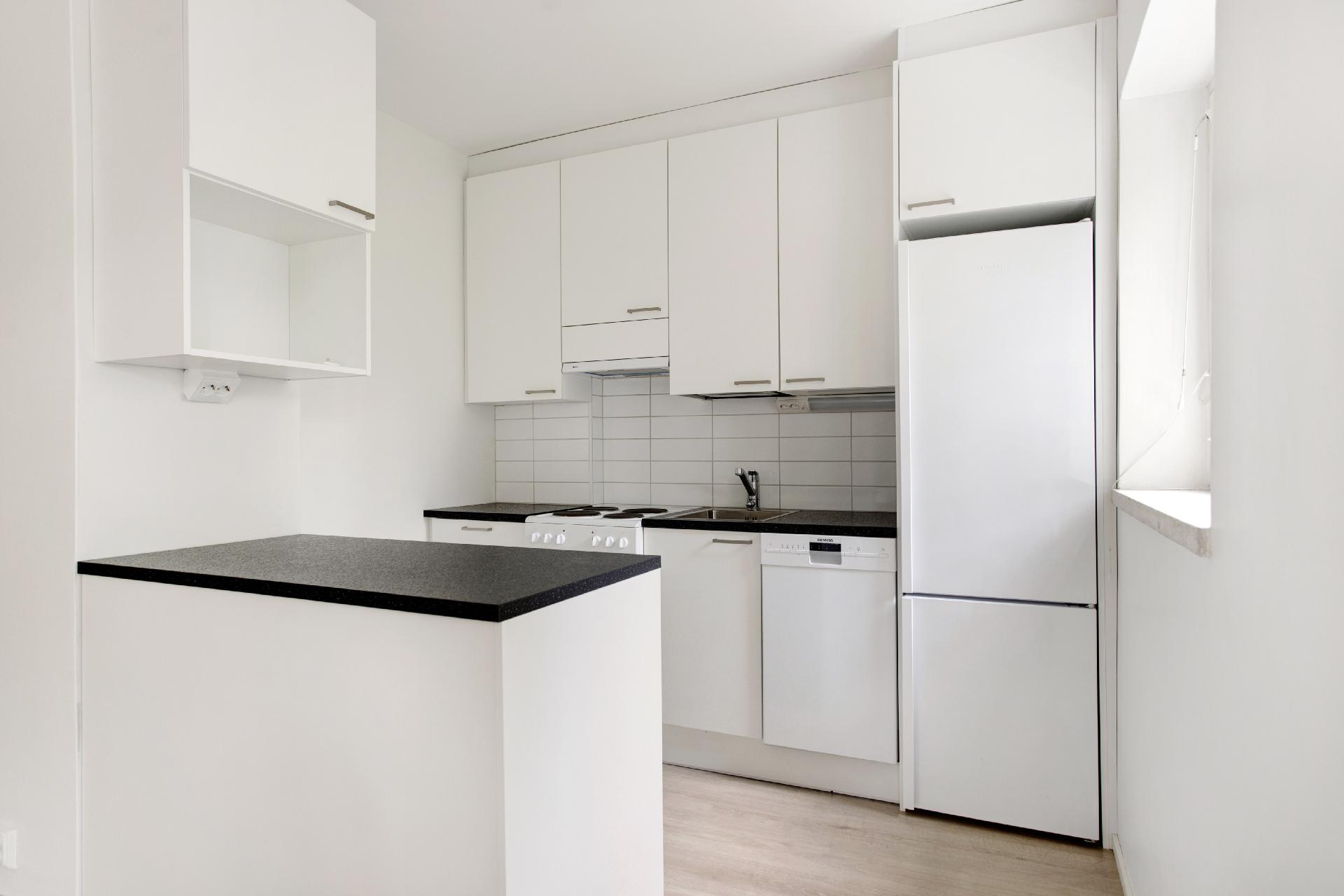 Puustellin keittiö on valoisa ja toimiva 