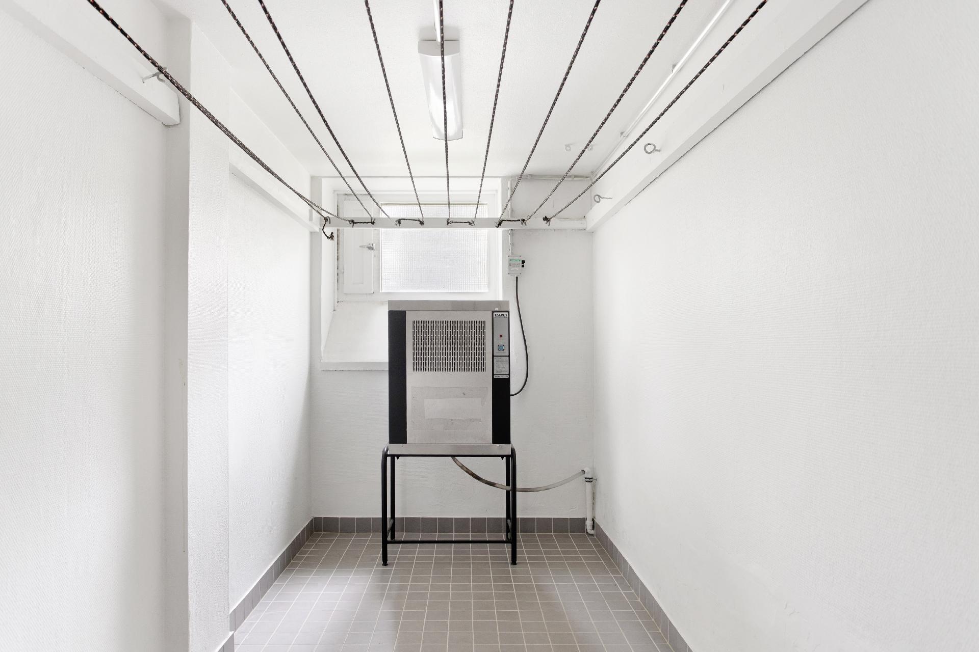 Kuivaushuoneessa lakanat kuivuu hetkessä.