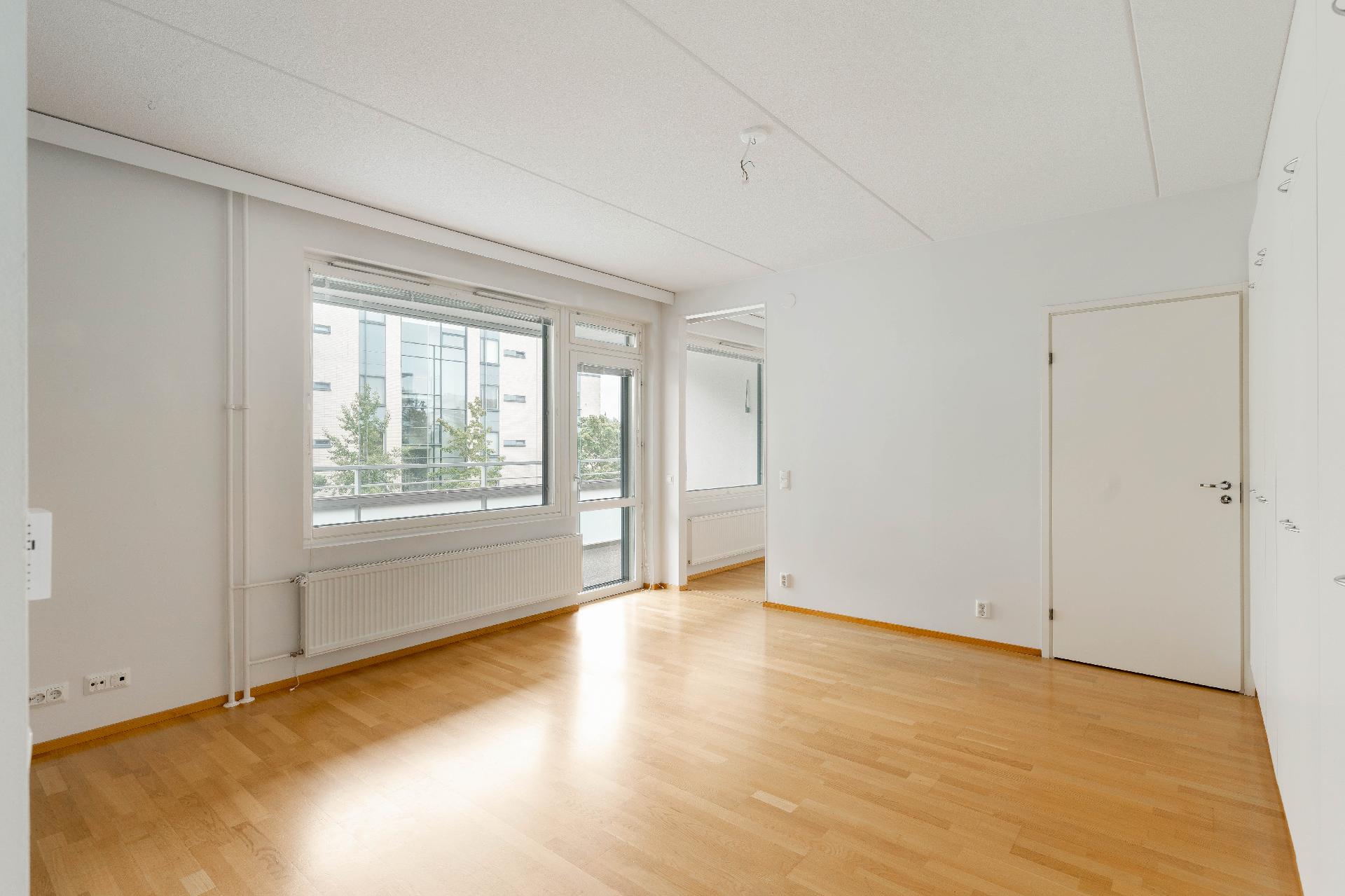 Kolmannen kerroksen kaksio on valoisa