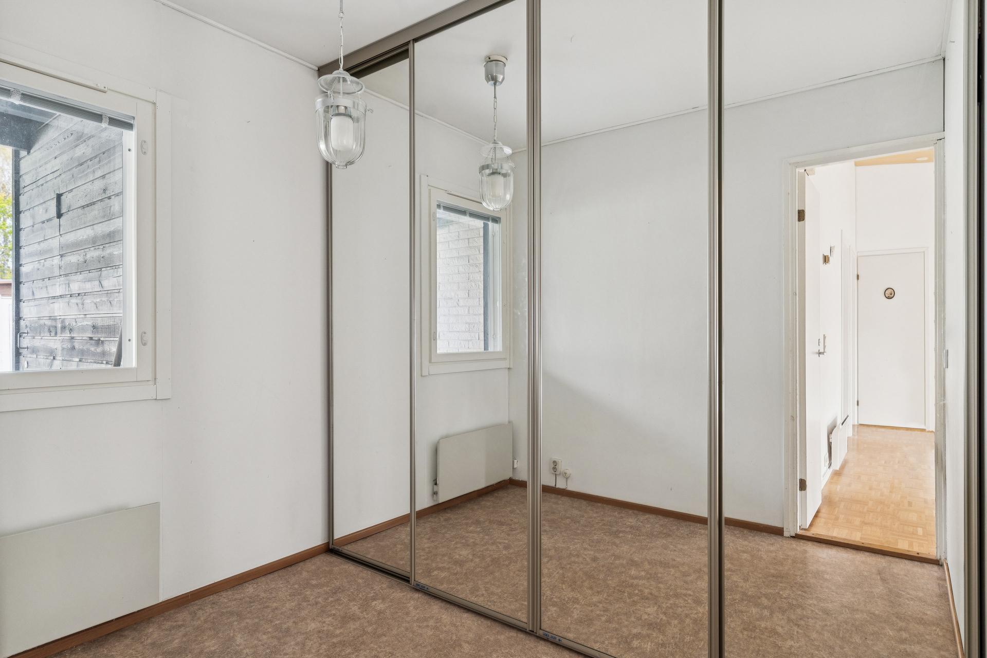 Lukupurontie 8, Mankkaa, Espoo