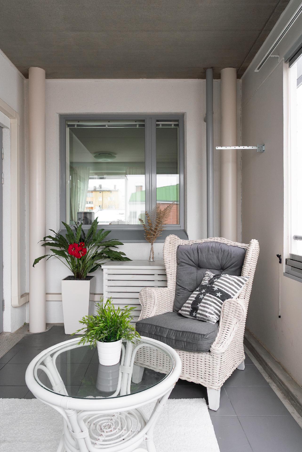 Tilava lasitettu parveke