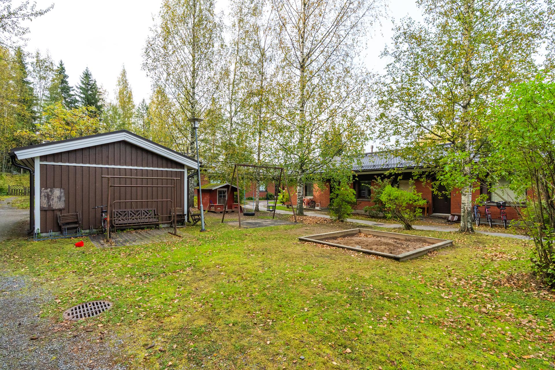 Taloyhtiön yhteispihaa