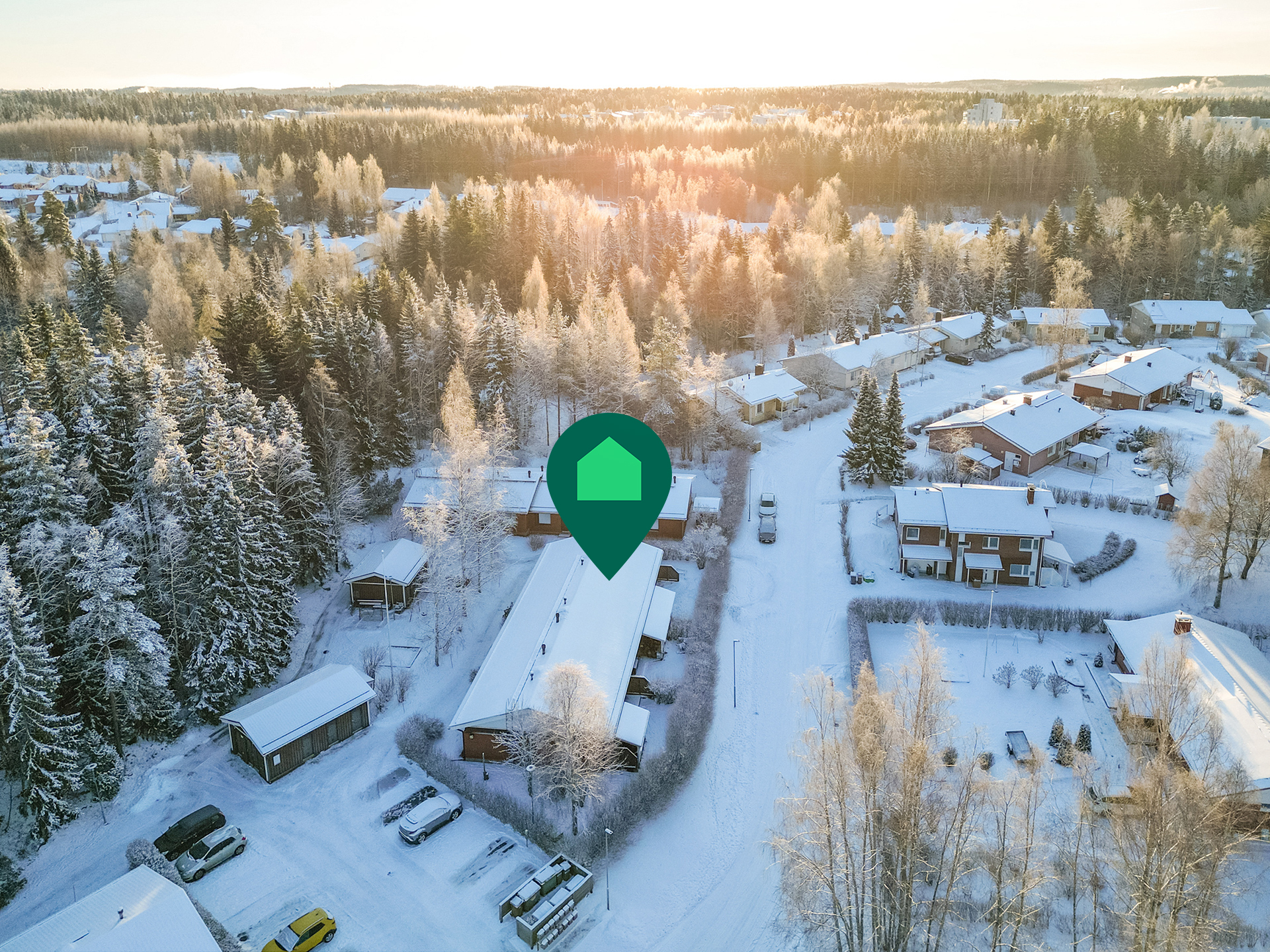 Todella rauhallinen sijainti, päättyvä katu ja upeat lenkkeilymaastot miltei kotiovelta