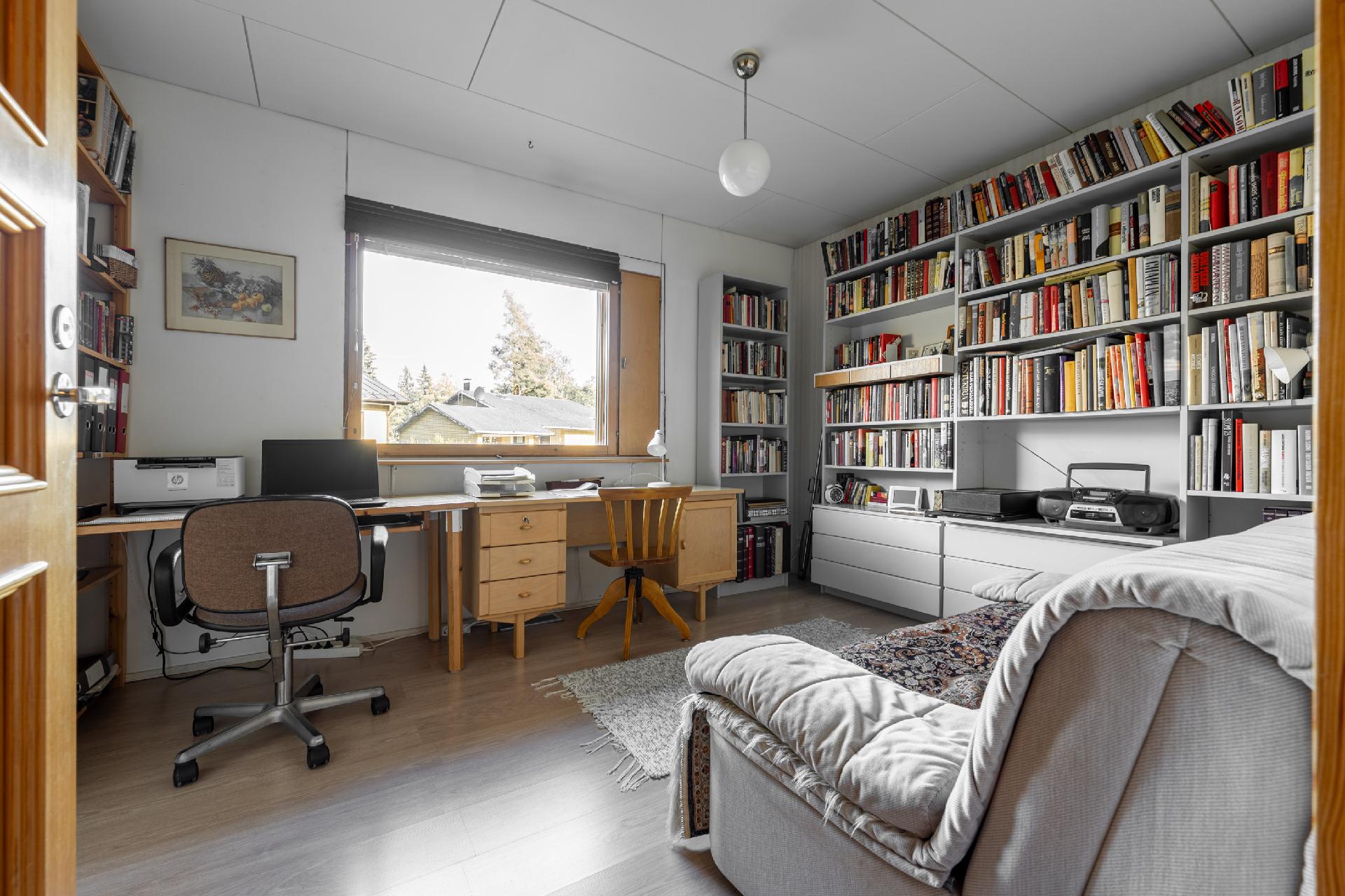 Sopii myös työhuoneeksi