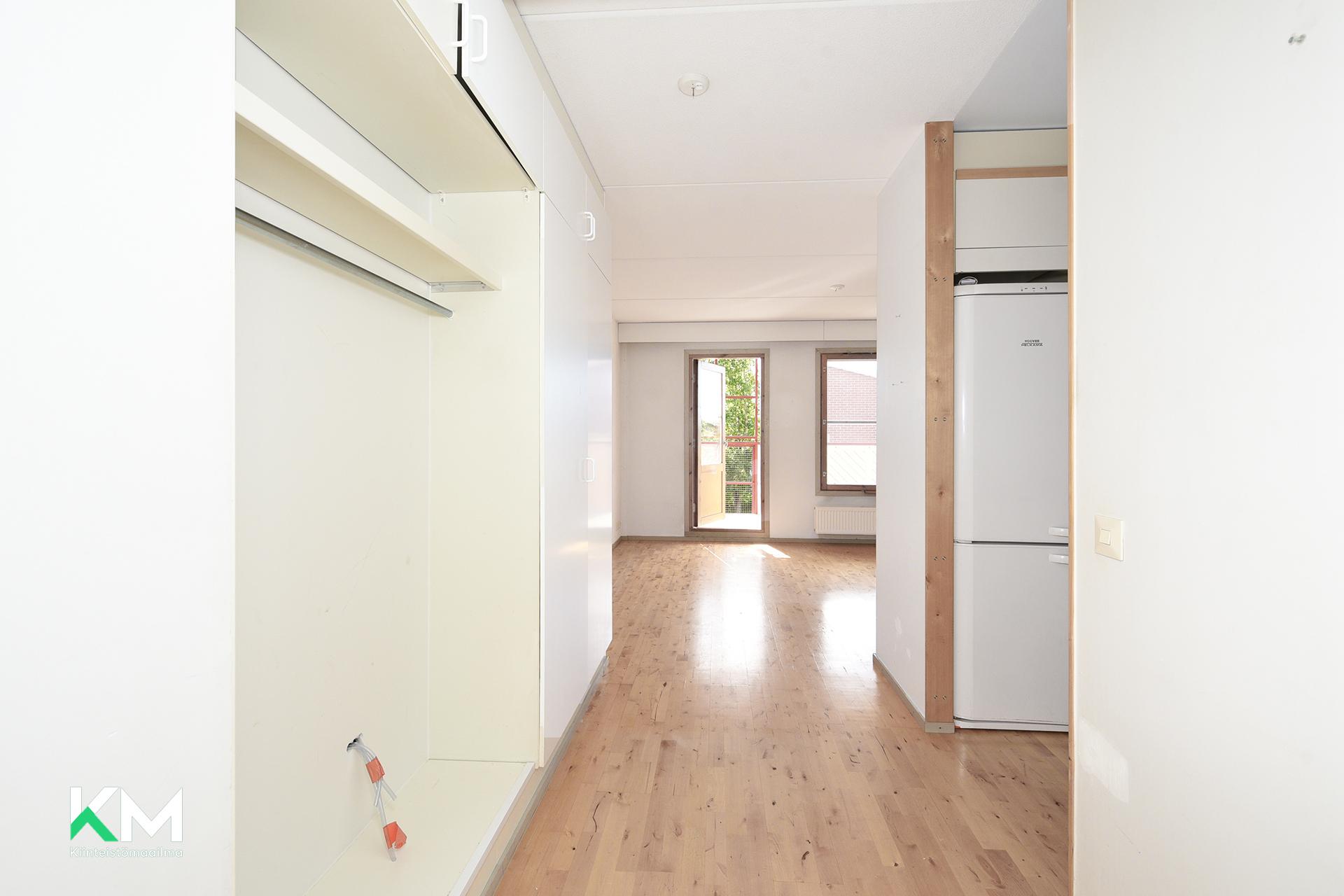 Lautamiehenkatu 10, Asemantausta, Lahti