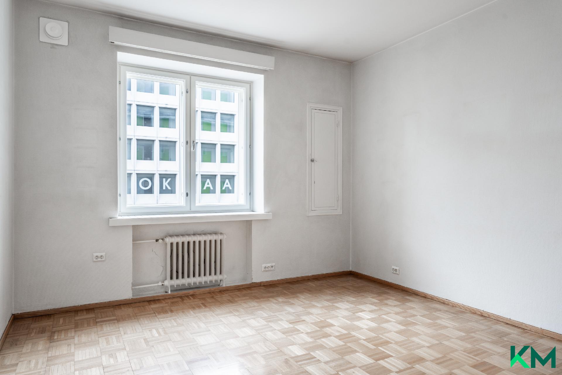 Makuuhuone 3. (Mannerheimintien puoleinen)