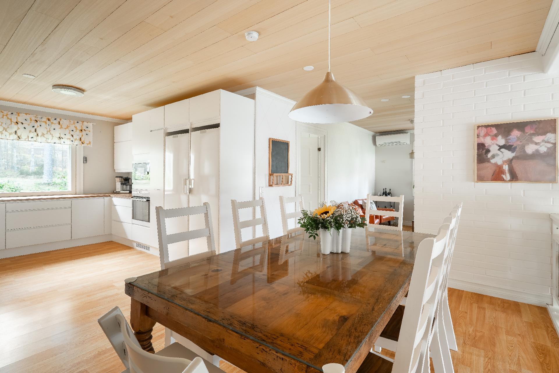 RUOKAILUTILA, TAKANA KEITTIÖTÄ