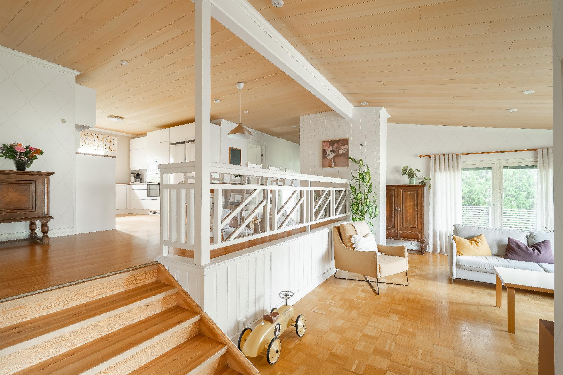 PORTAAT RUOKAILUTILAAN JA KEITTIÖÖN