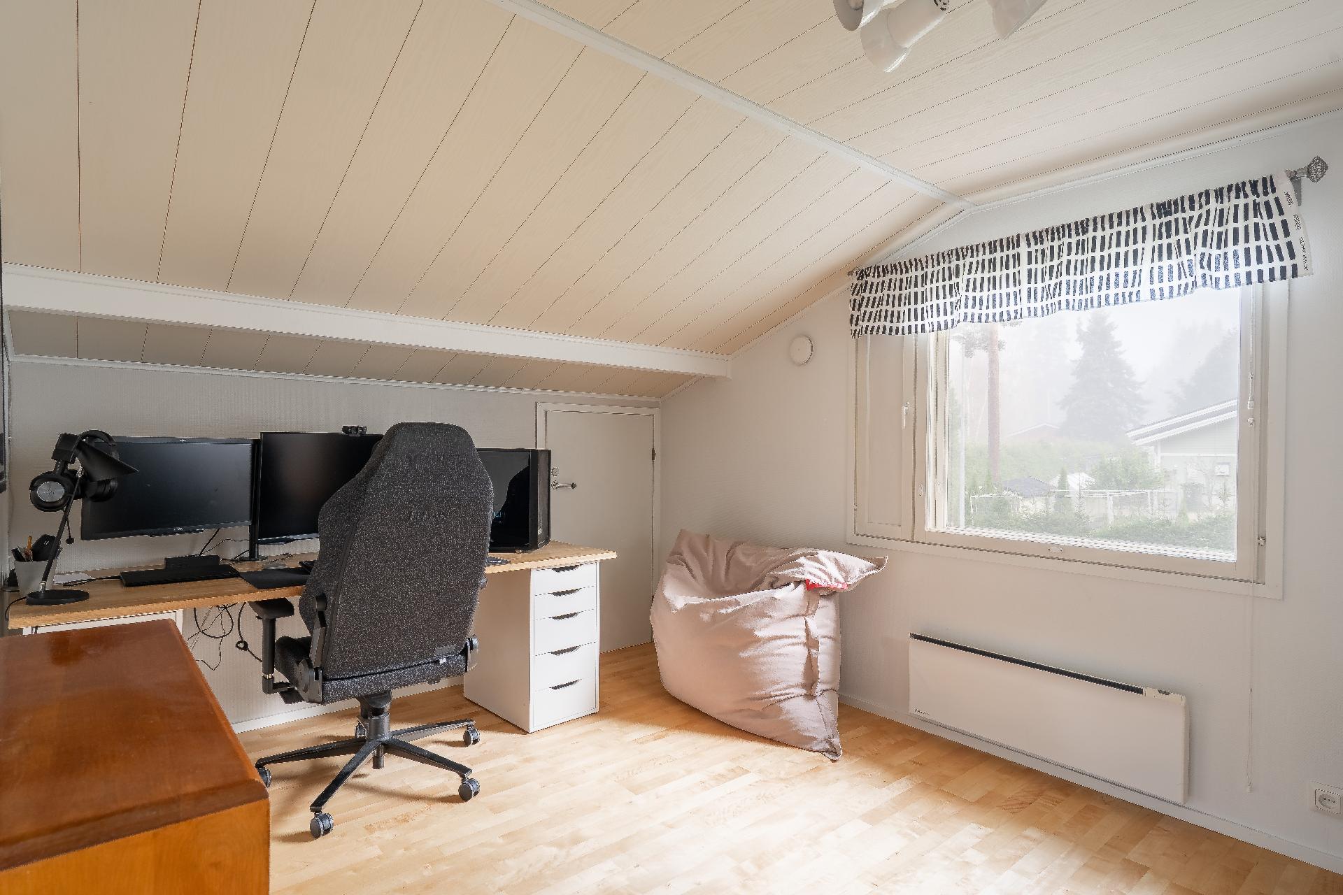 YÄKERRAN TYÖ-/MAKUUHUONE